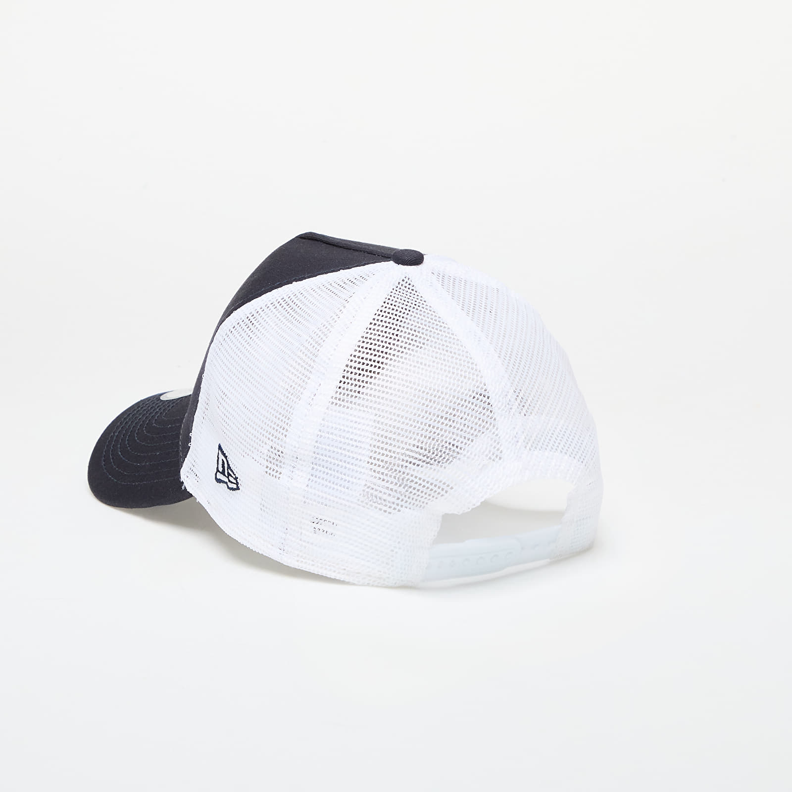Šiltovky New Era New York Yankees League Essential Trucker Cap Navy/ White