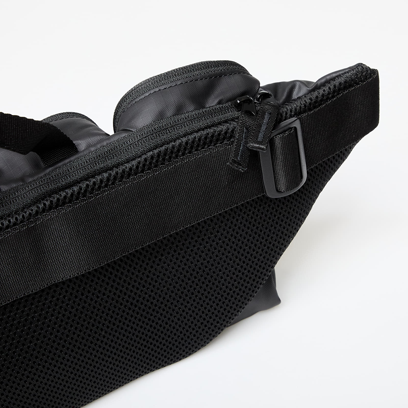 Övtáskák Oakley Road Trip Rc Beltbag Blackout