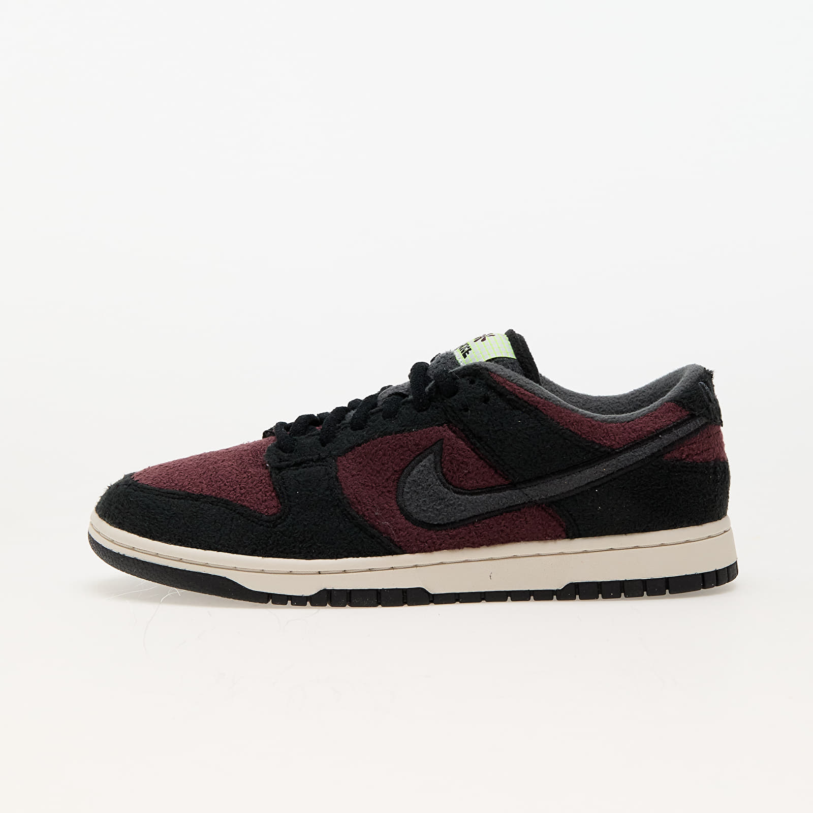 Damesschoenen Nike W Dunk Low SE Burgundy Crush/ Dk Smoke Grey-Black-White