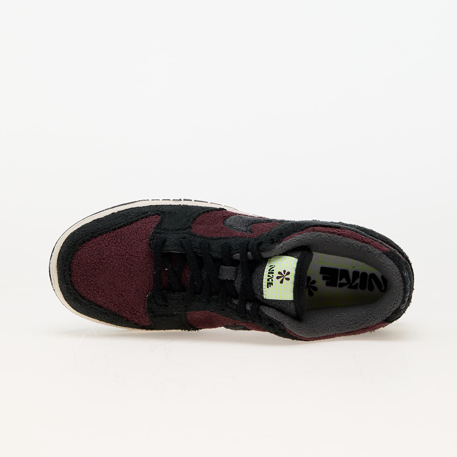 Γυναικεία παπούτσια Nike W Dunk Low SE Burgundy Crush/ Dk Smoke Grey-Black-White