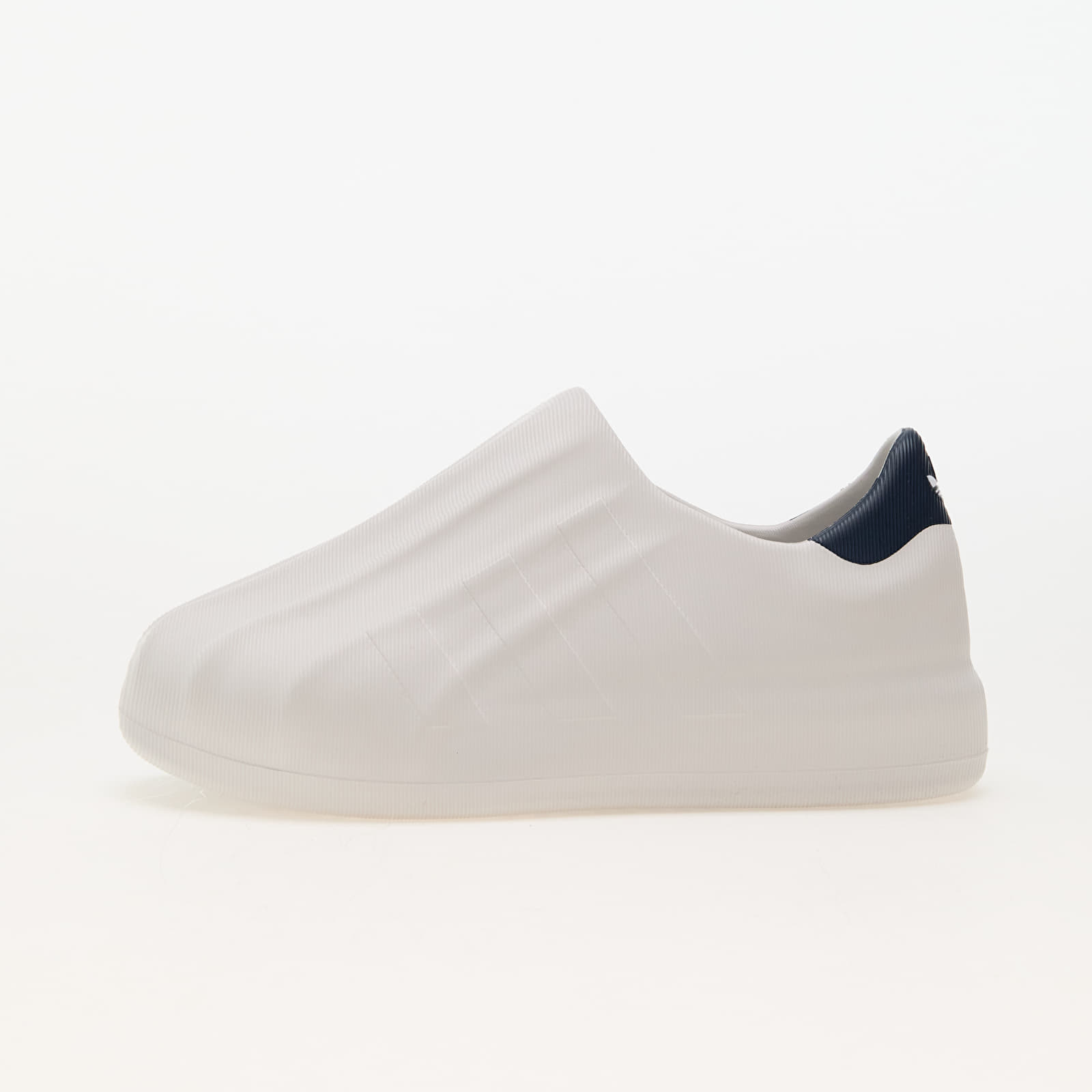 nmd r2 primeknit light grey and hot pink shoes