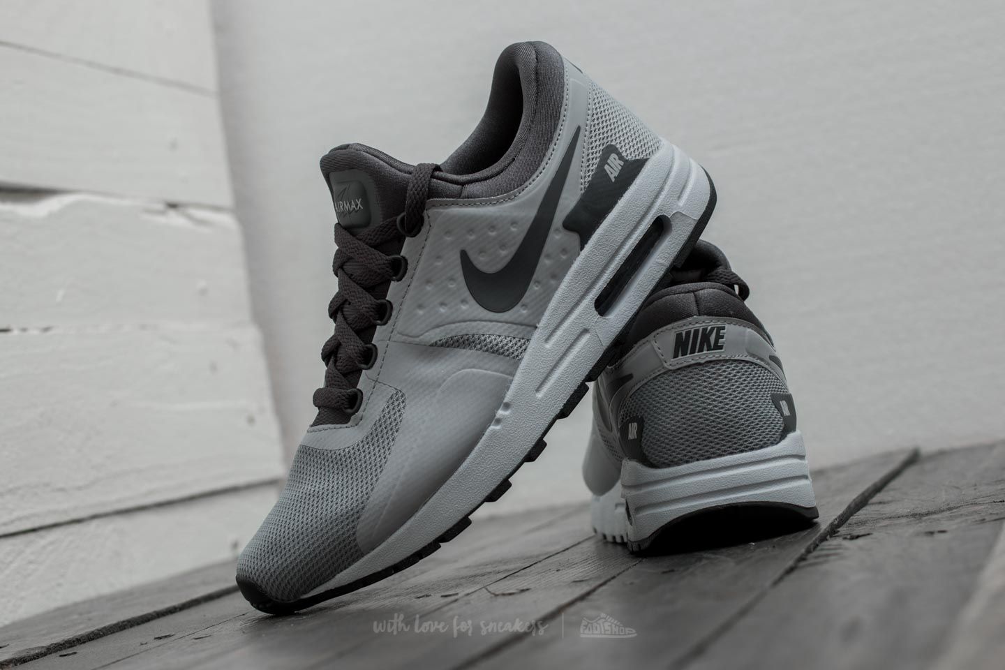 Women s shoes Nike Air Max Zero Essential GS Wolf Grey Dark