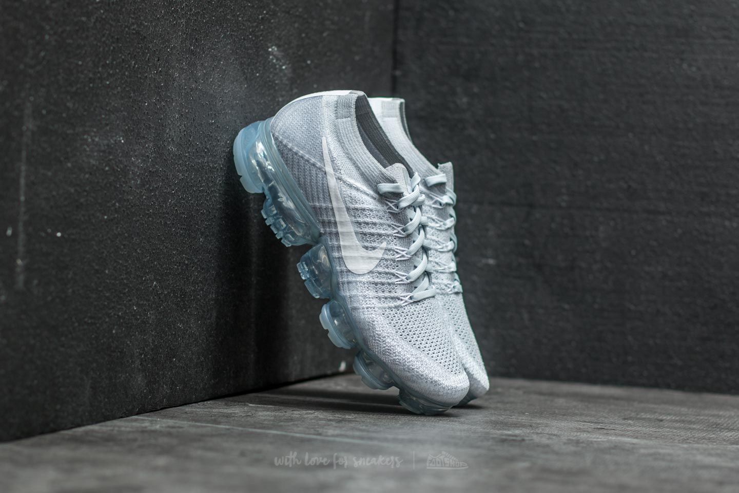 Vapormax pure sale