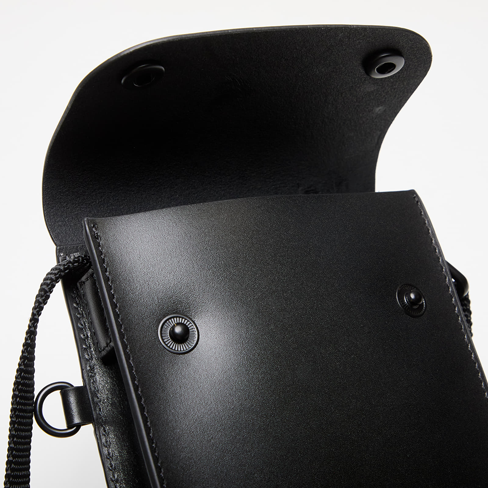Рюкзаки & сумки FRED PERRY Burnished Leather Pouch Black | Footshop