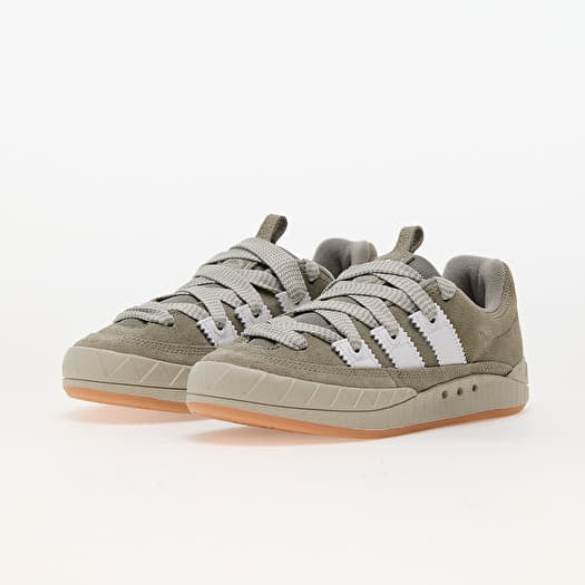 Ladies adidas pumps with lace sides top