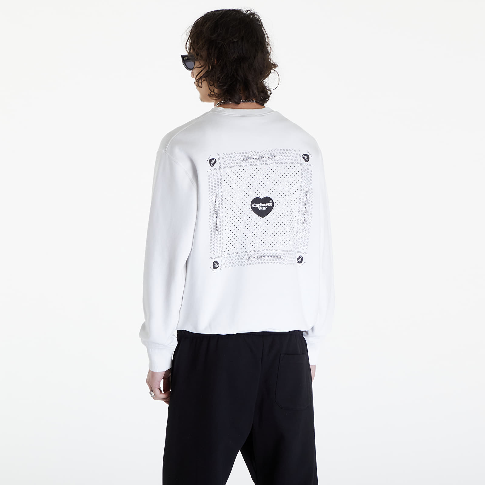 Hupparit ja collegepaidat Carhartt WIP Heart Bandana Sweatshirt UNISEX White/ Black Stone Washed