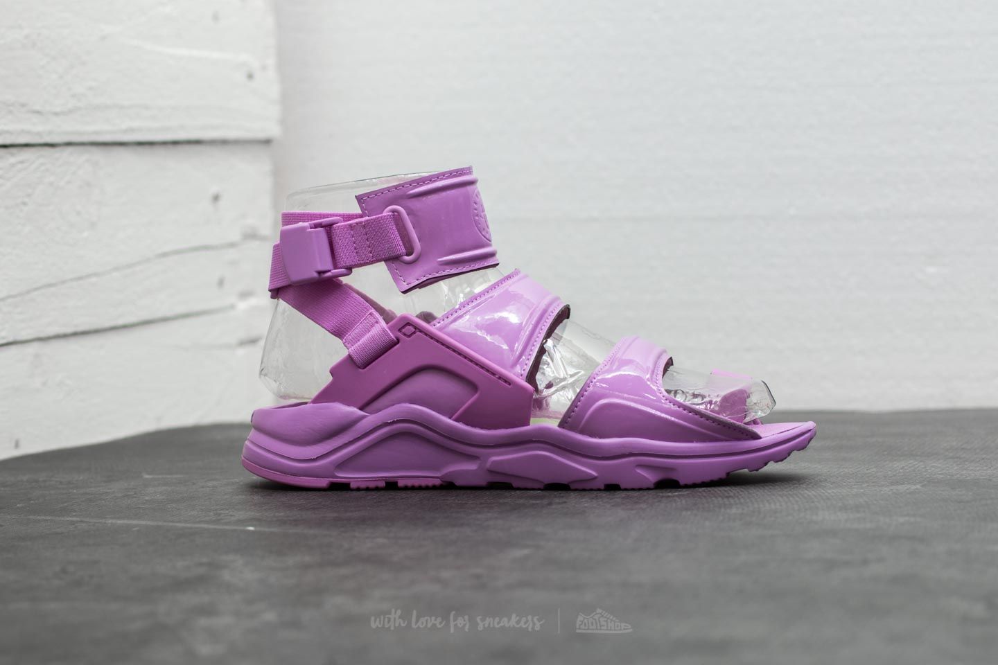 Women s shoes Nike Wmns Air Huarache Gladiator QS Fuchsia Glow Fuchsia Glow Footshop