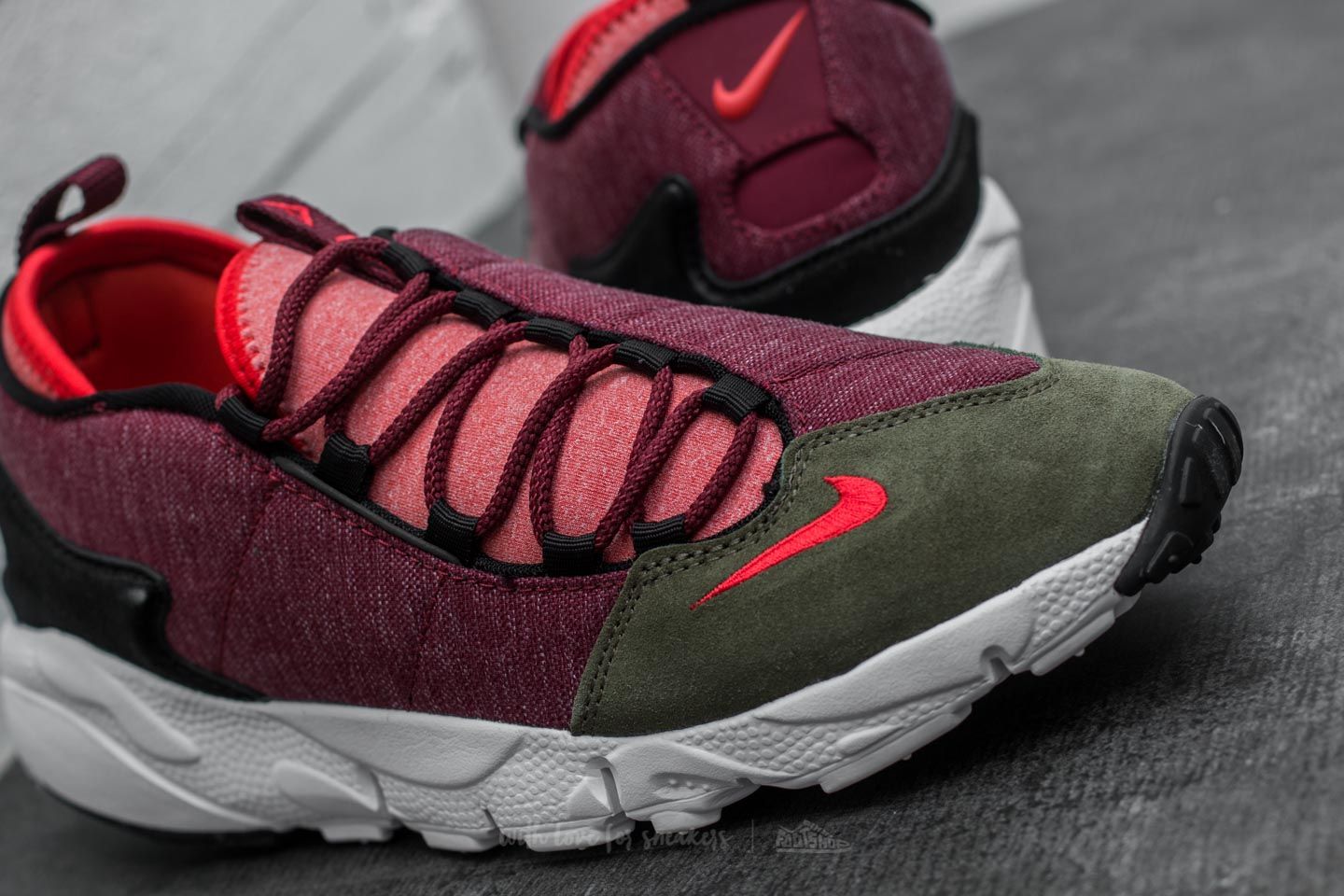 Miesten kengät Nike Air Footscape Natural Motion Dark Team Red/ Rush Red