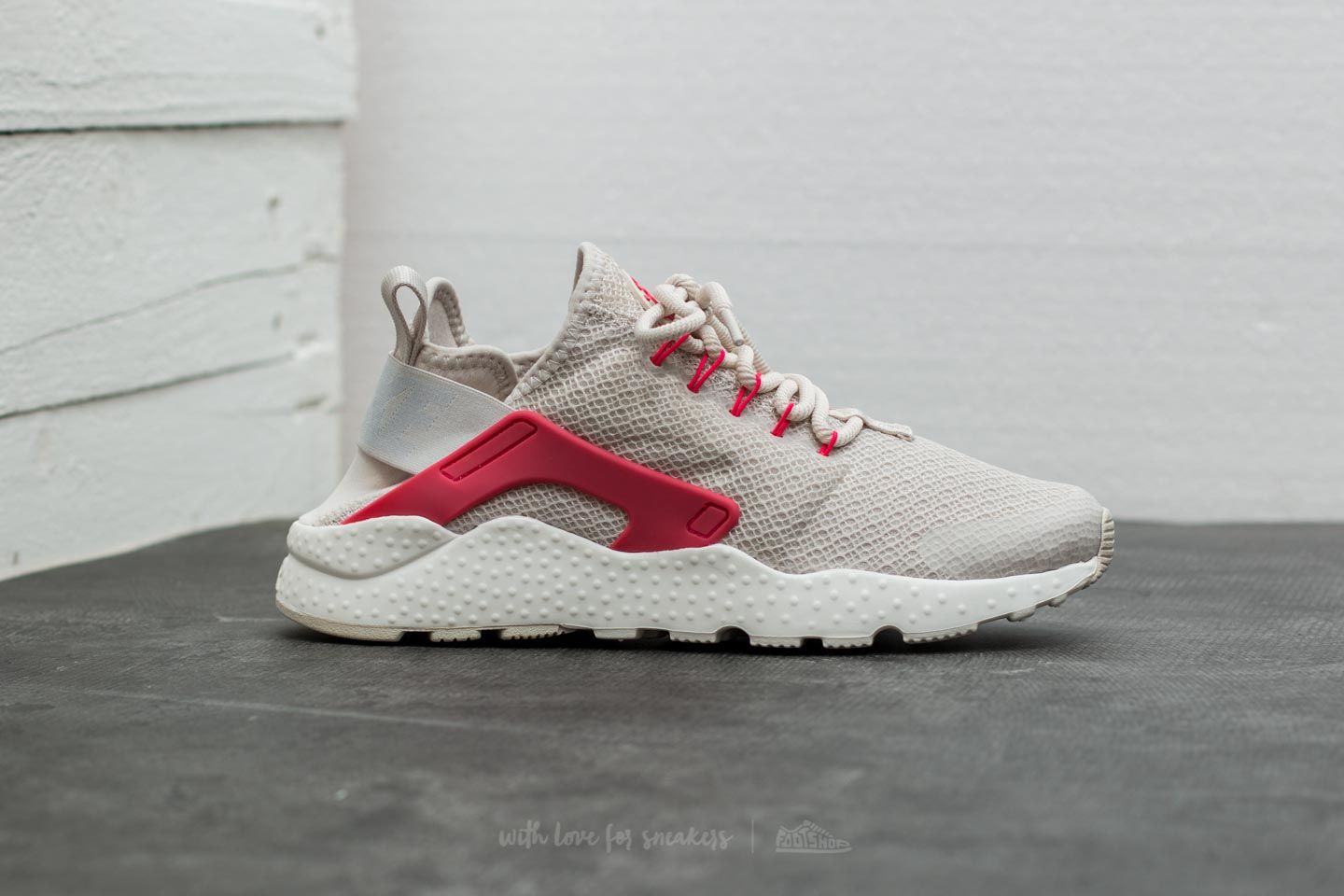 Women's shoes Nike Wmns Air Huarache Run Ultra Light Orewood Brown/ Siren Red-Sail