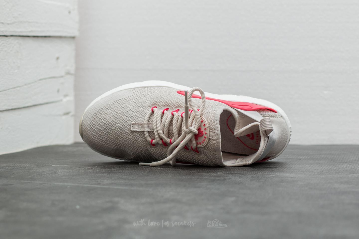 Women's shoes Nike Wmns Air Huarache Run Ultra Light Orewood Brown/ Siren Red-Sail