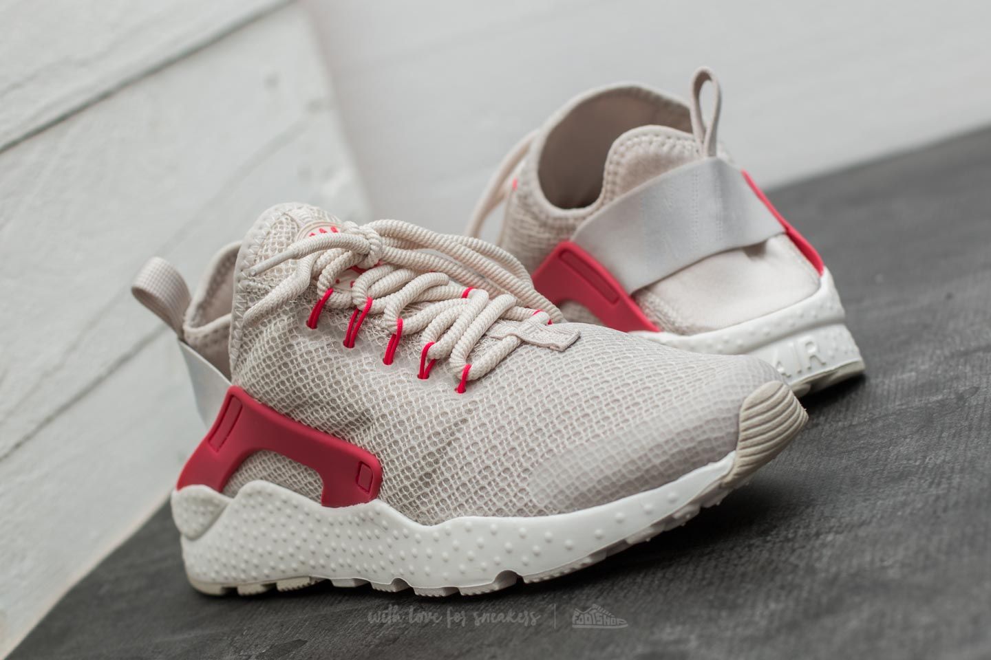 Women's shoes Nike Wmns Air Huarache Run Ultra Light Orewood Brown/ Siren Red-Sail