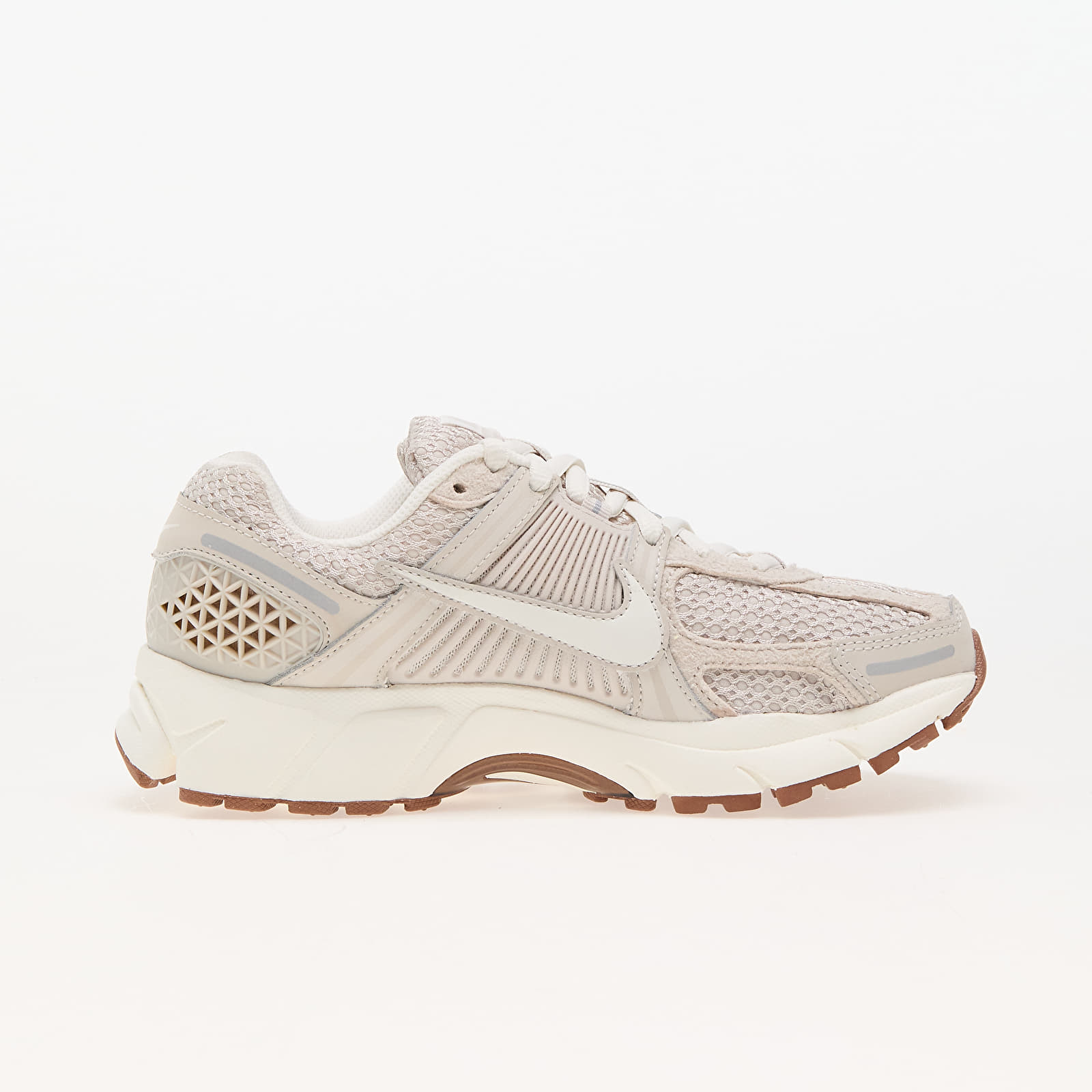 Damen Sneaker und Schuhe Nike W Zoom Vomero 5 Light Orewood Brown/ Sail-Metallic Silver
