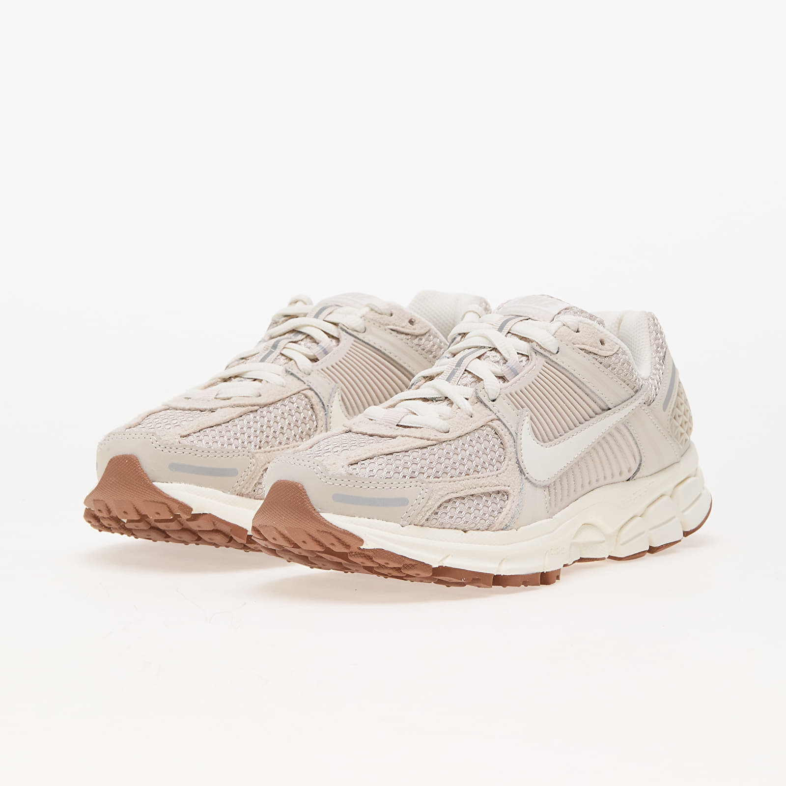 Damen Sneaker und Schuhe Nike W Zoom Vomero 5 Light Orewood Brown/ Sail-Metallic Silver