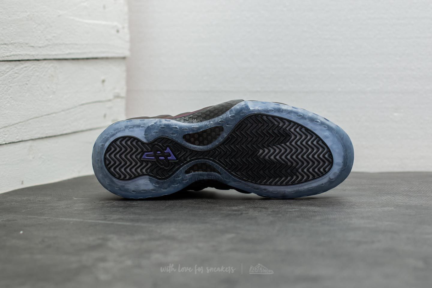 Vyriška avalynė Nike Air Foamposite One Black/ Varsity Purple