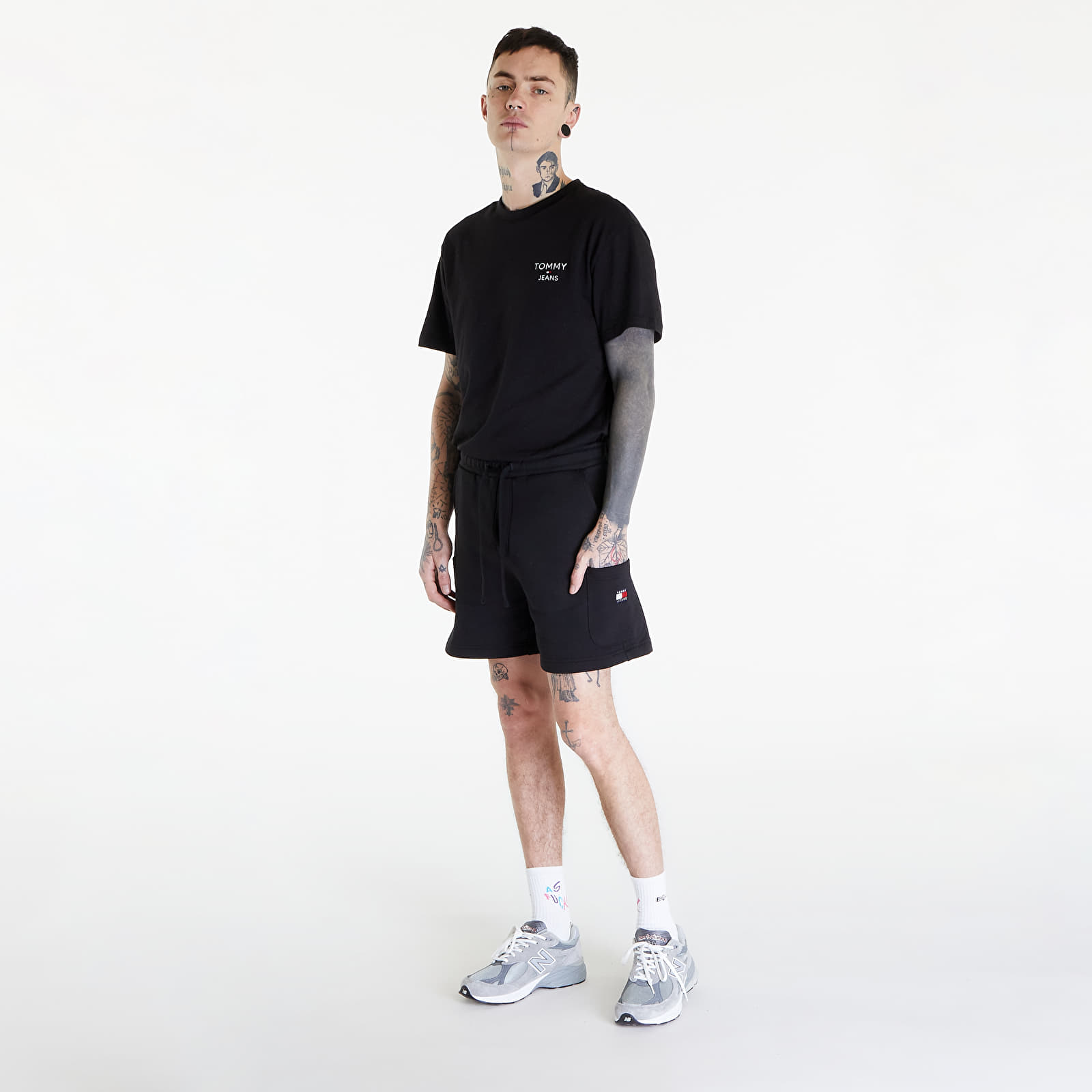 Šortky Tommy Jeans Badge Cargo Shorts Black