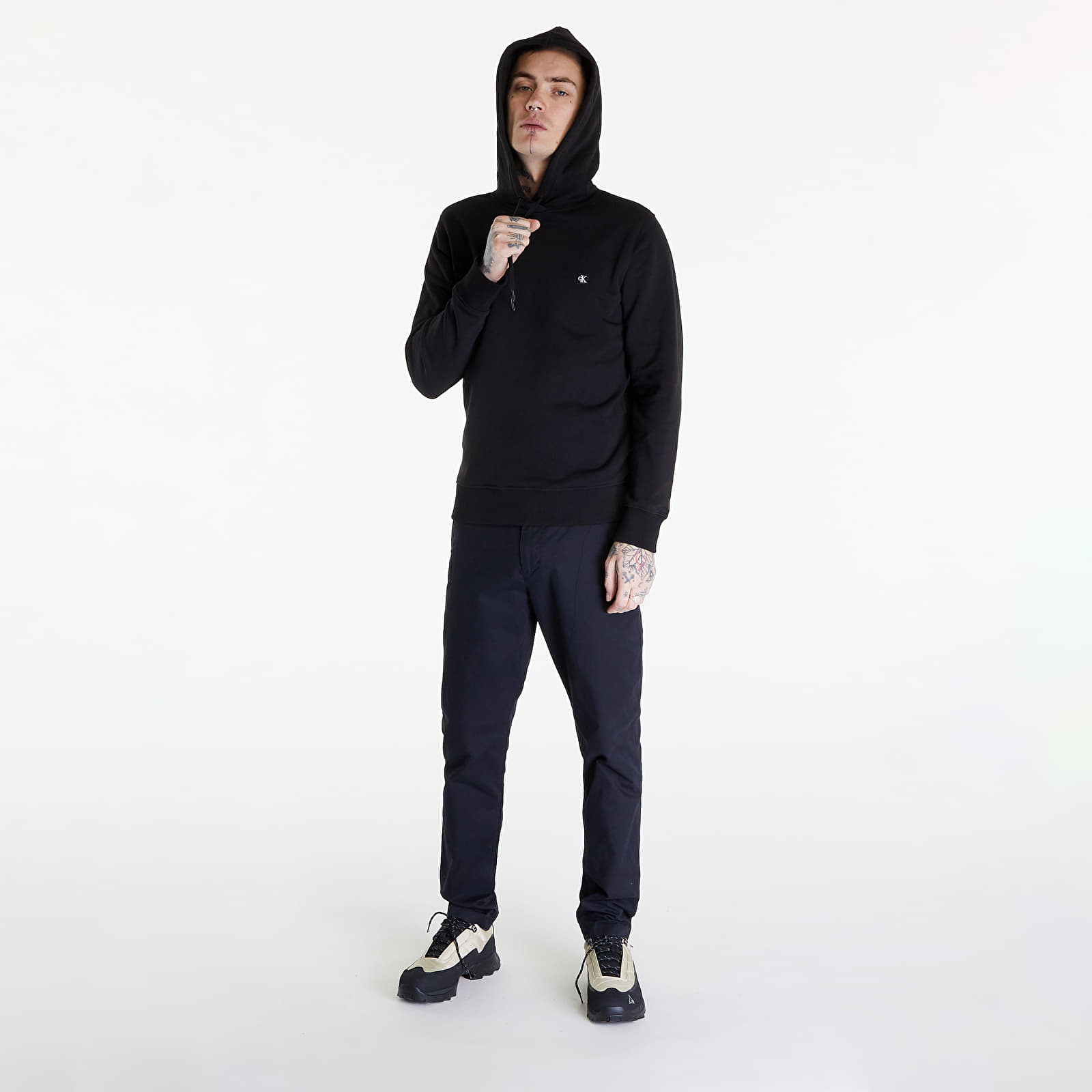 Hupparit ja collegepaidat Calvin Klein Jeans Ck Embro Badge Hoodie Black