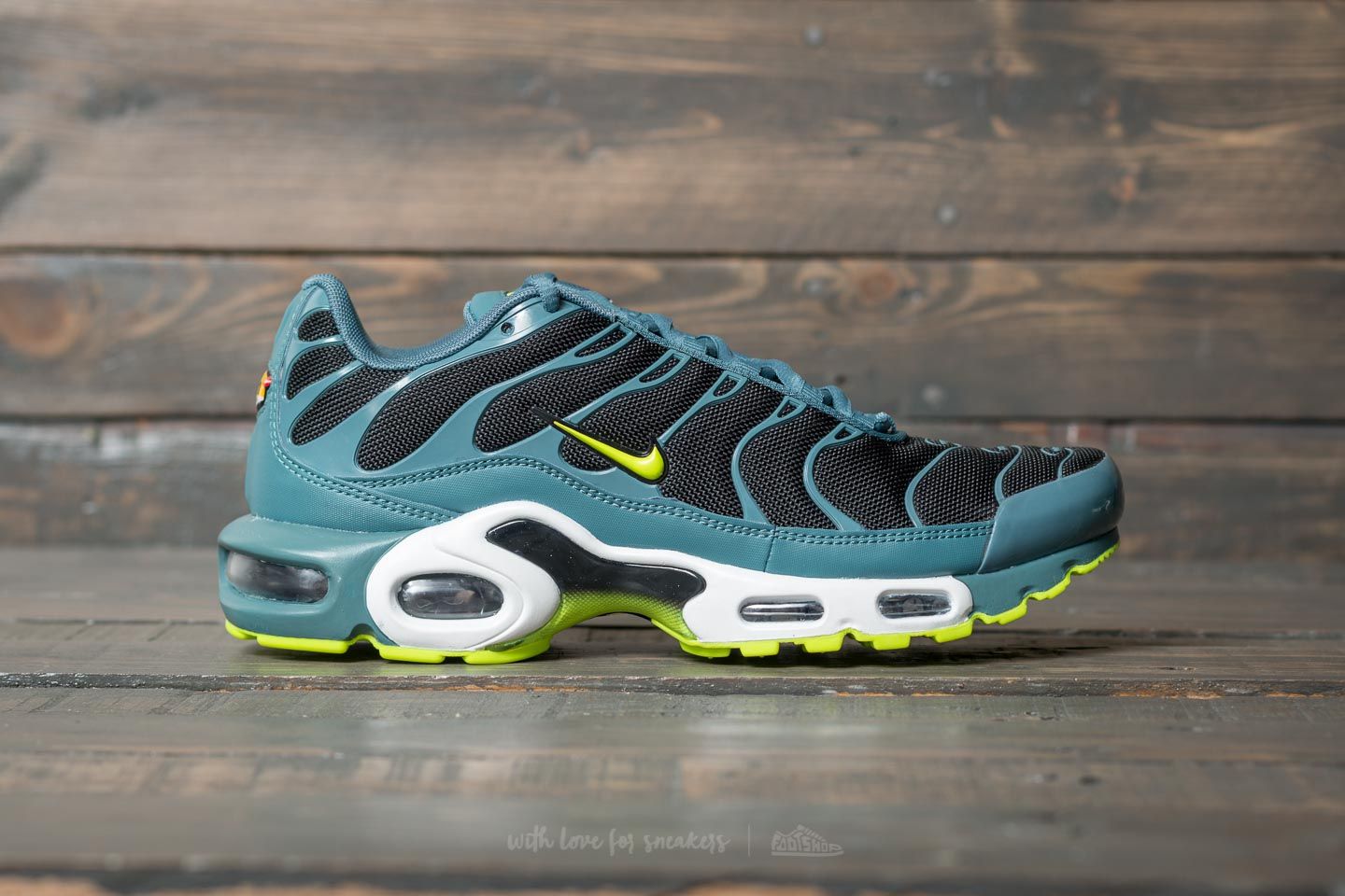 Herren Sneaker und Schuhe Nike Air Max Plus Black/ Volt-Iced Jade-White