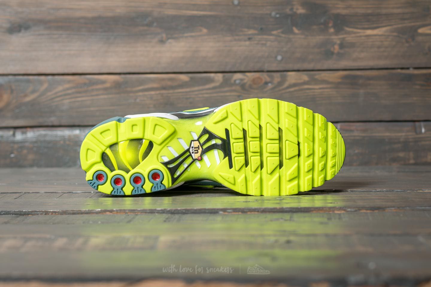 Herren Sneaker und Schuhe Nike Air Max Plus Black/ Volt-Iced Jade-White