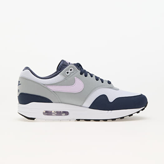 Lilac nike shoes hot sale