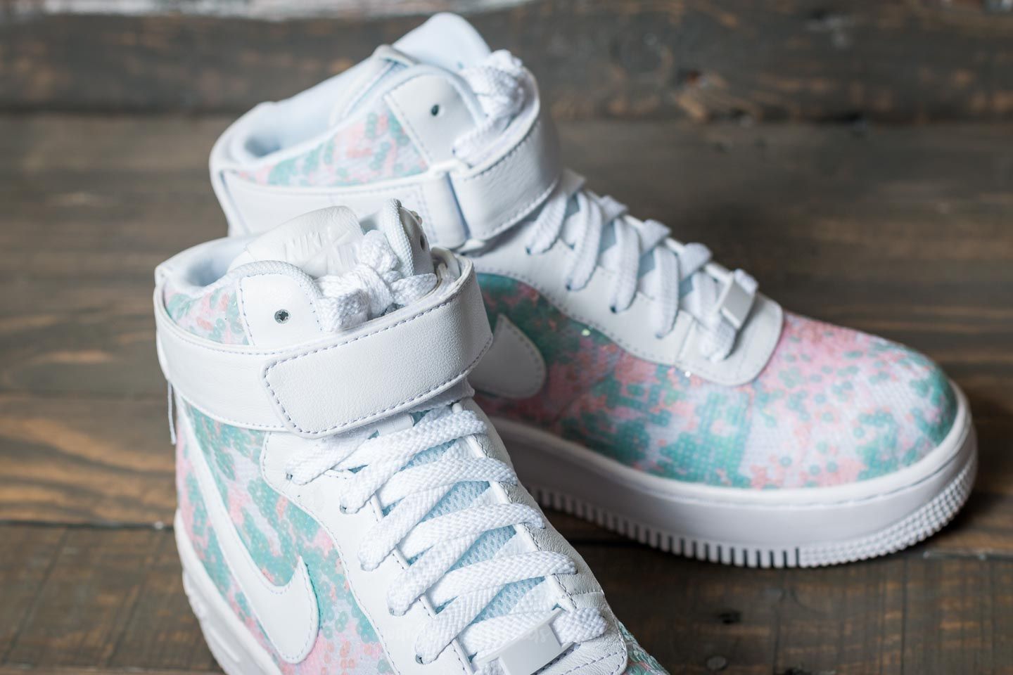 Nike air force 1 upstep lx force is store female