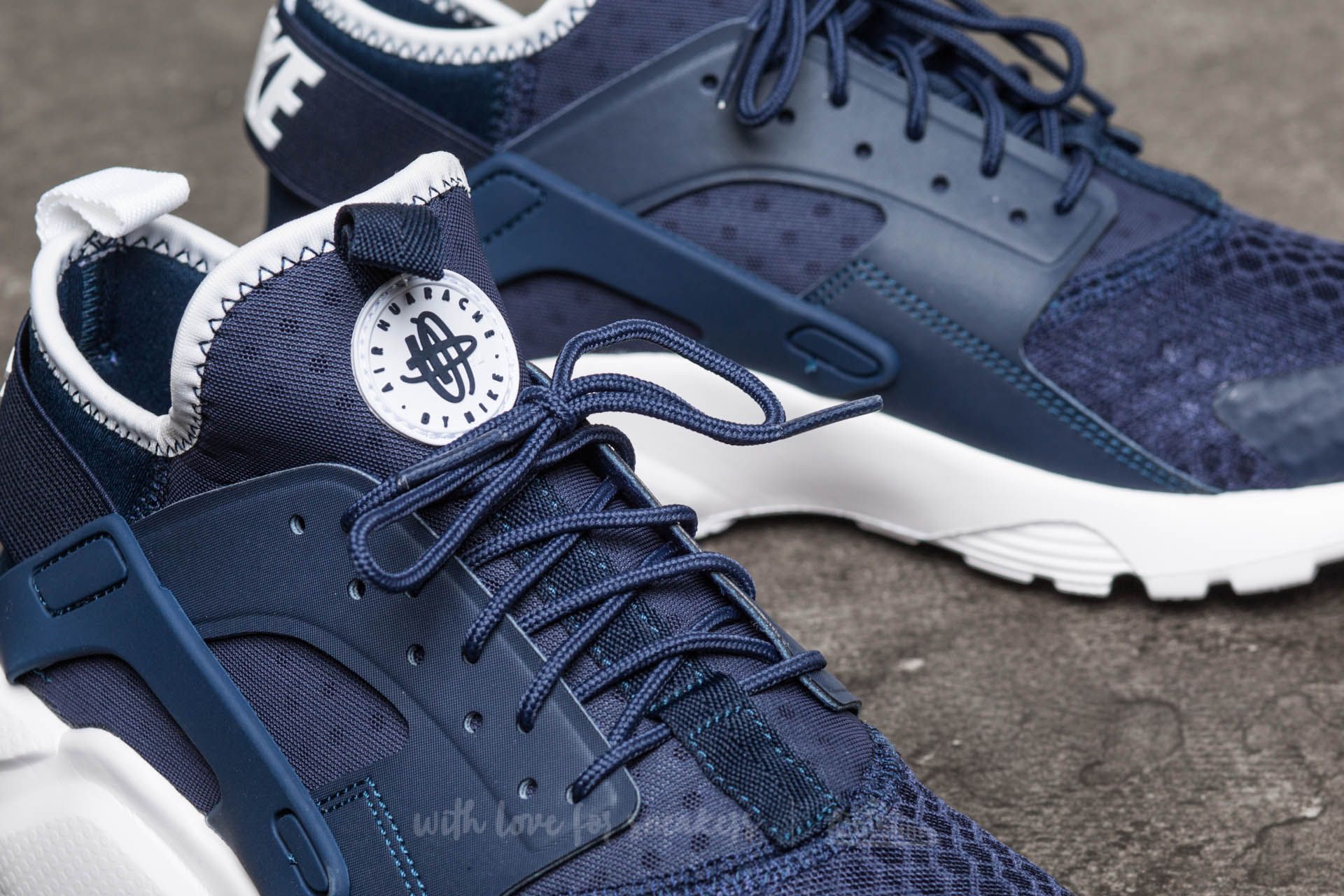 Air huarache run ultra trainer navy / white hotsell