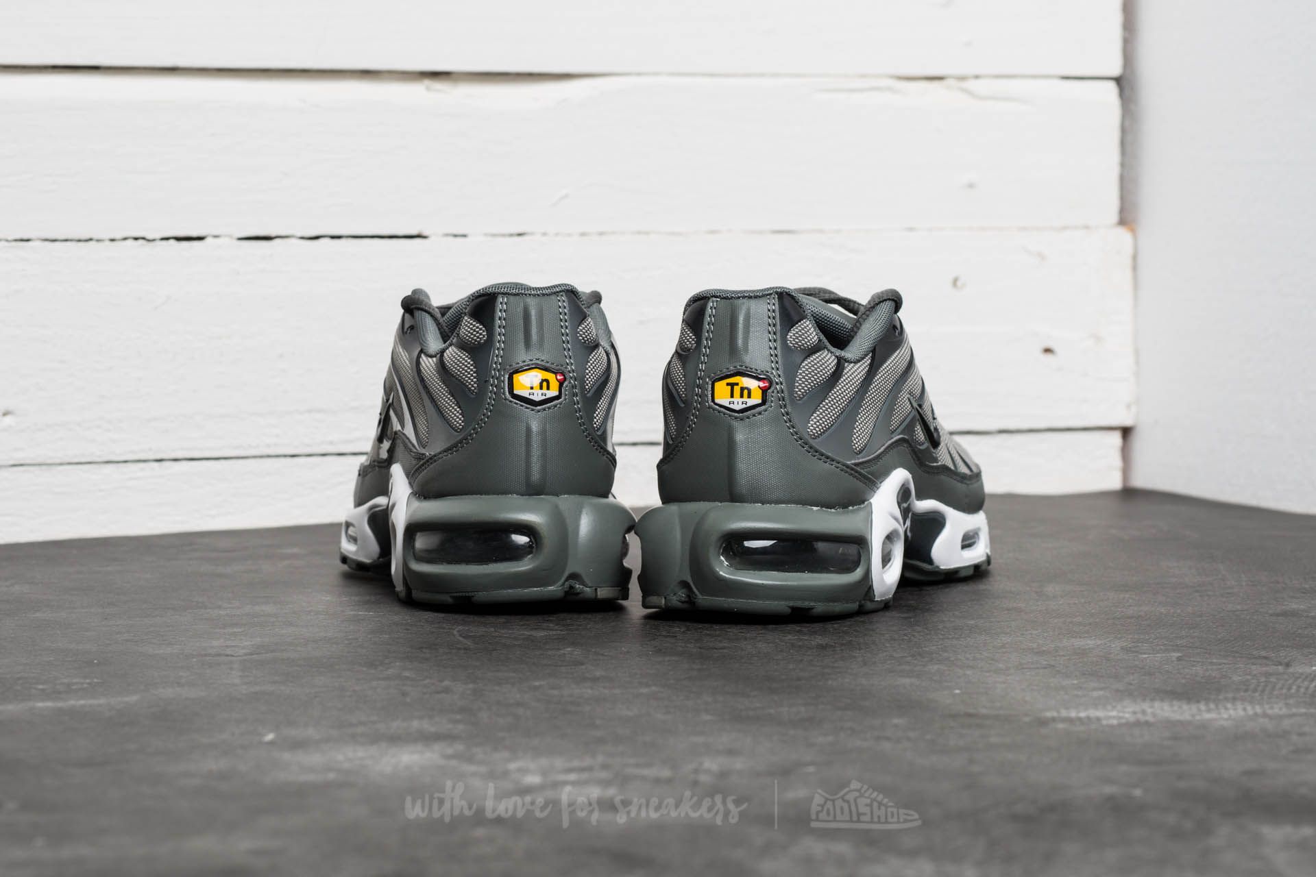 Air max store plus dark stucco