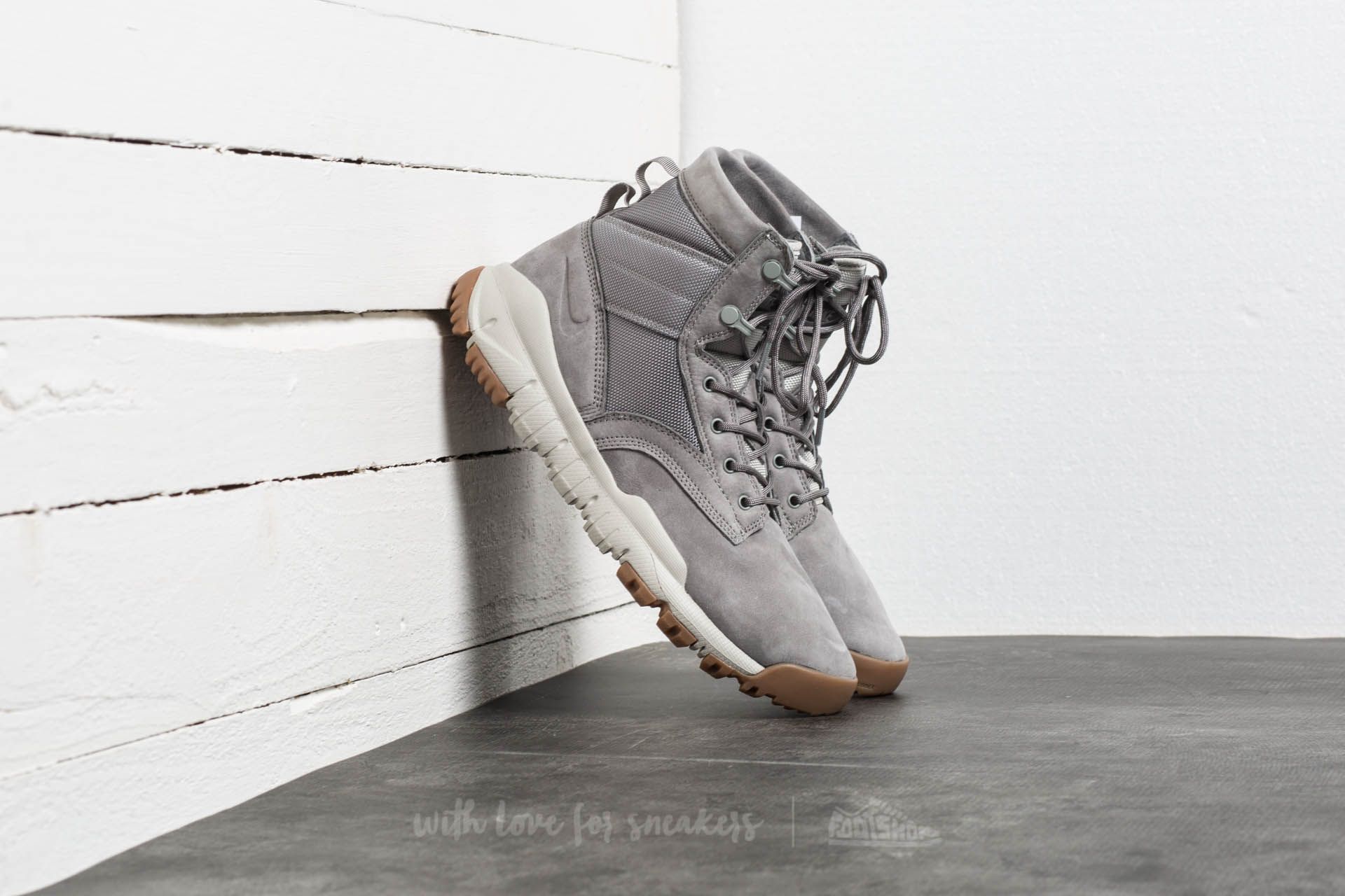 Men s shoes Nike SFB 6