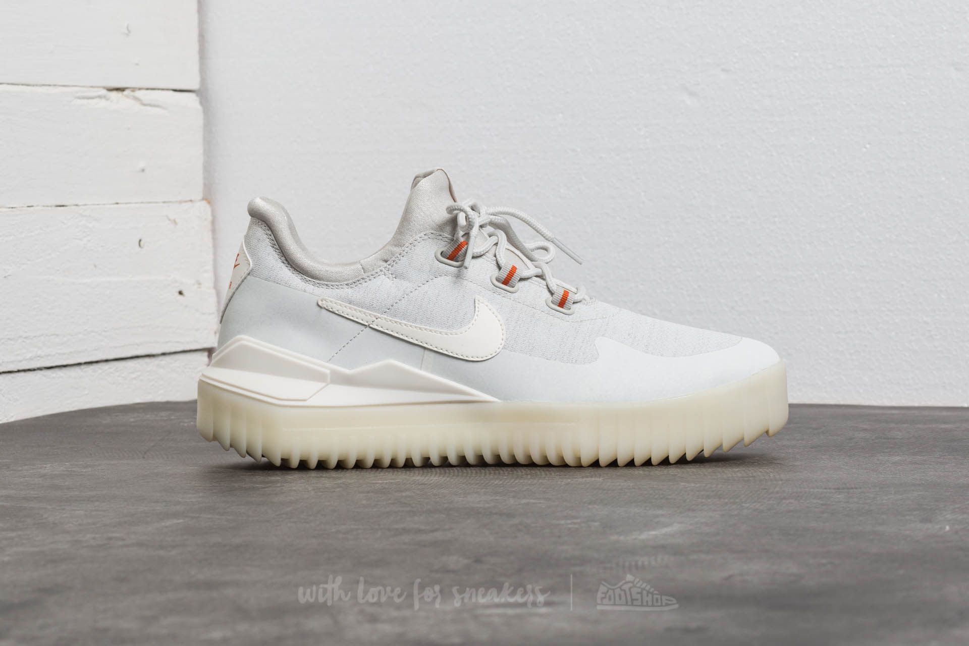 Nike air wild light bone shop