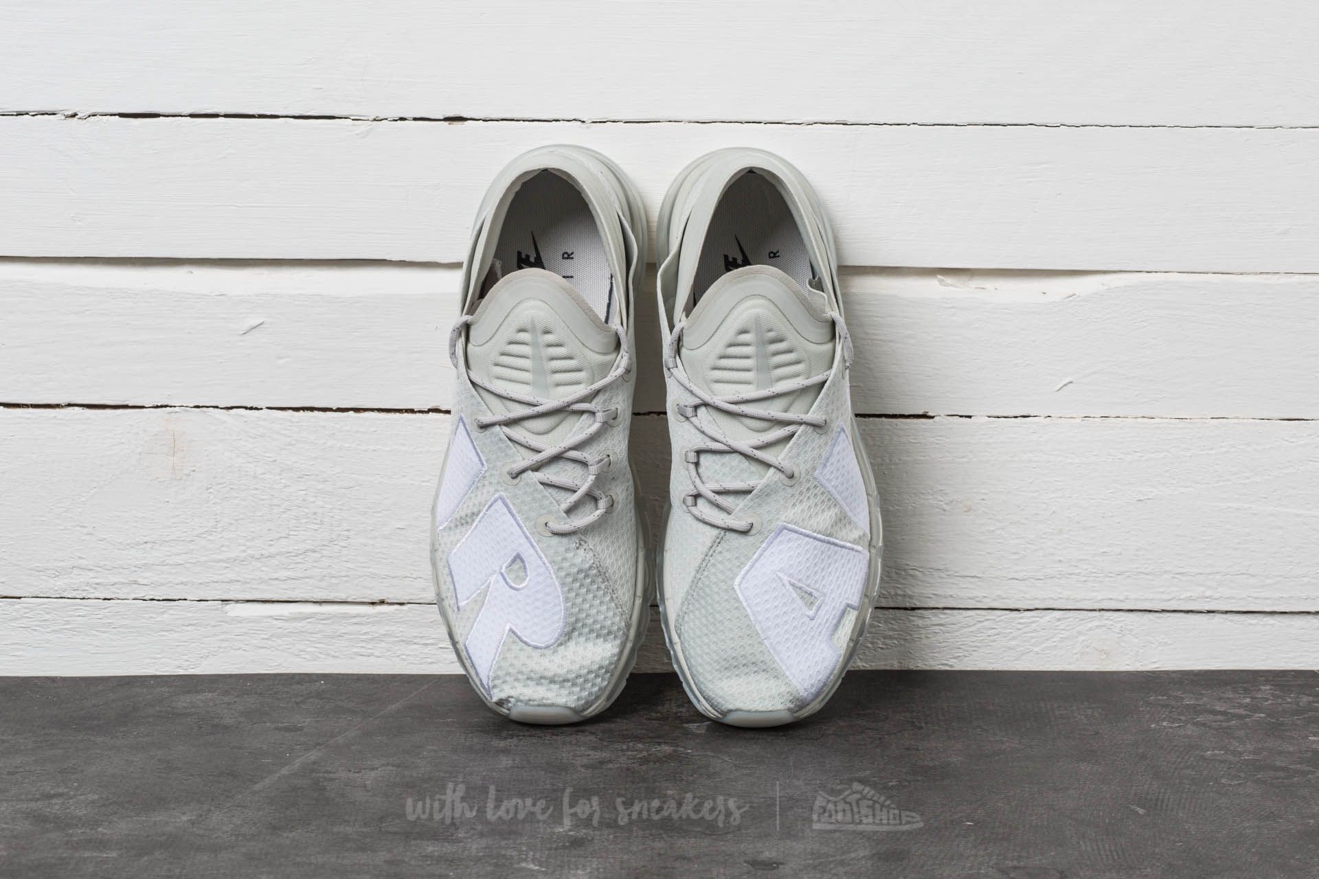 Air max flair hot sale white on feet
