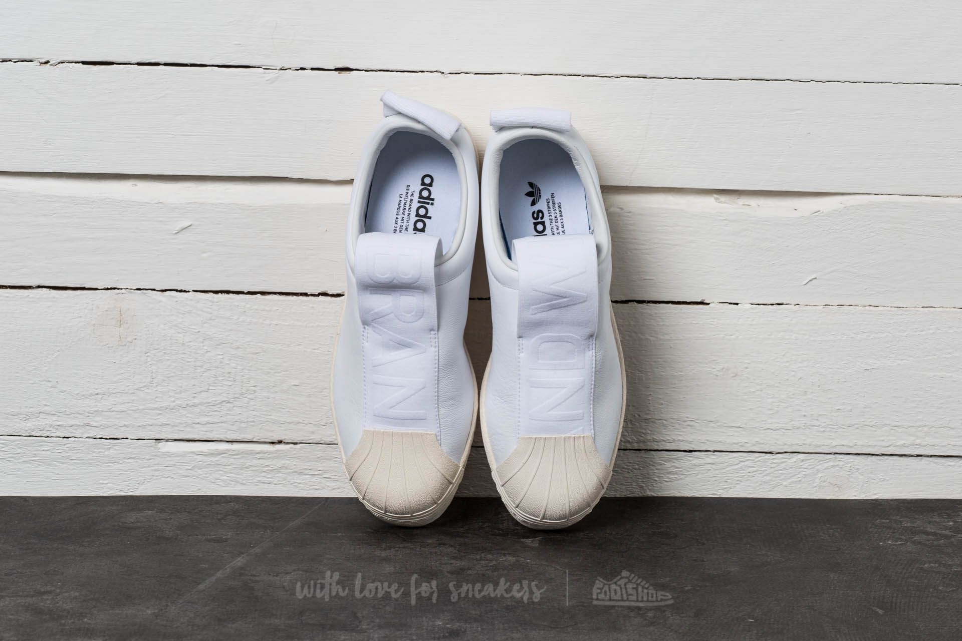 Adidas white clearance 3 stripes shoes
