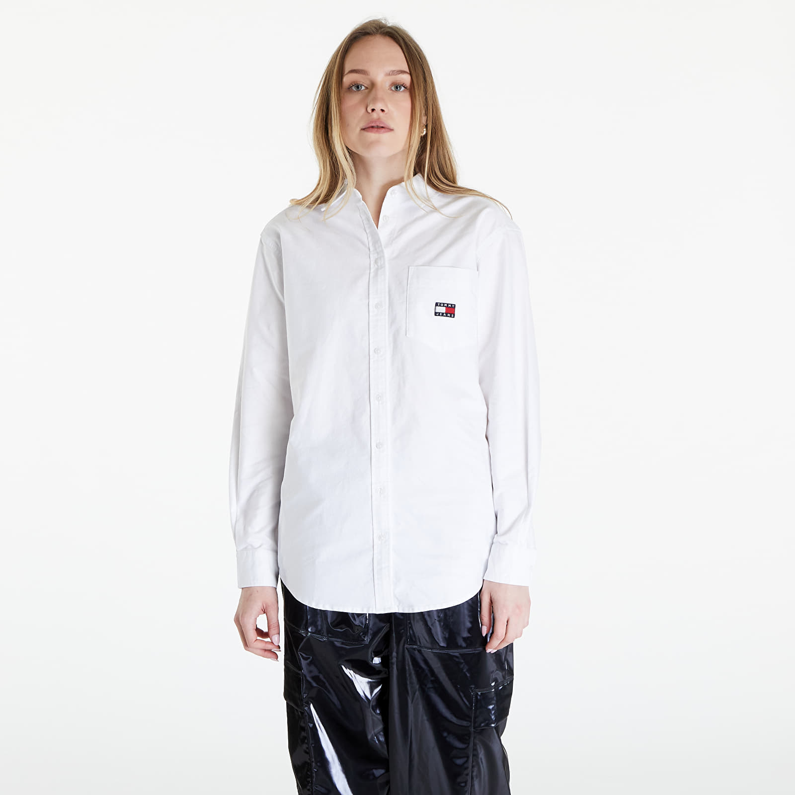Košile Tommy Jeans Boyfriend Badge Shirt White