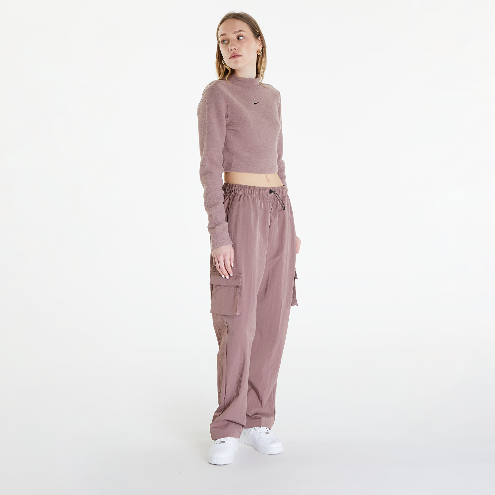Džíny a kalhoty Nike Sportswear Essential Women's High-Rise Woven Cargo Pants Smokey Mauve/ Black