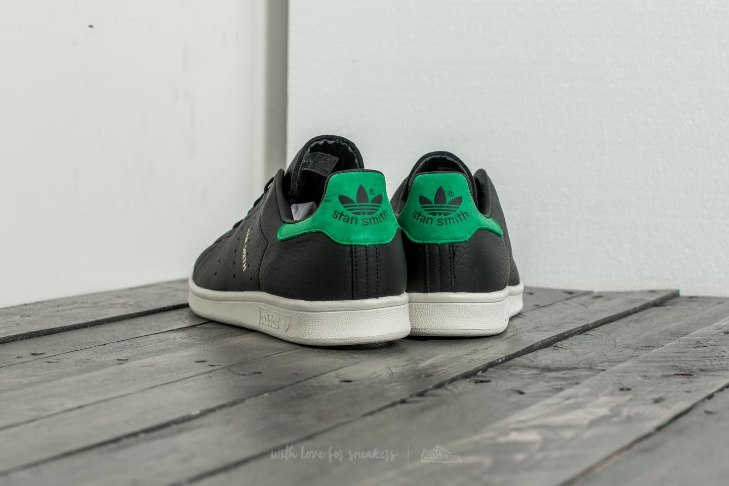 Adidas stan smith black green top