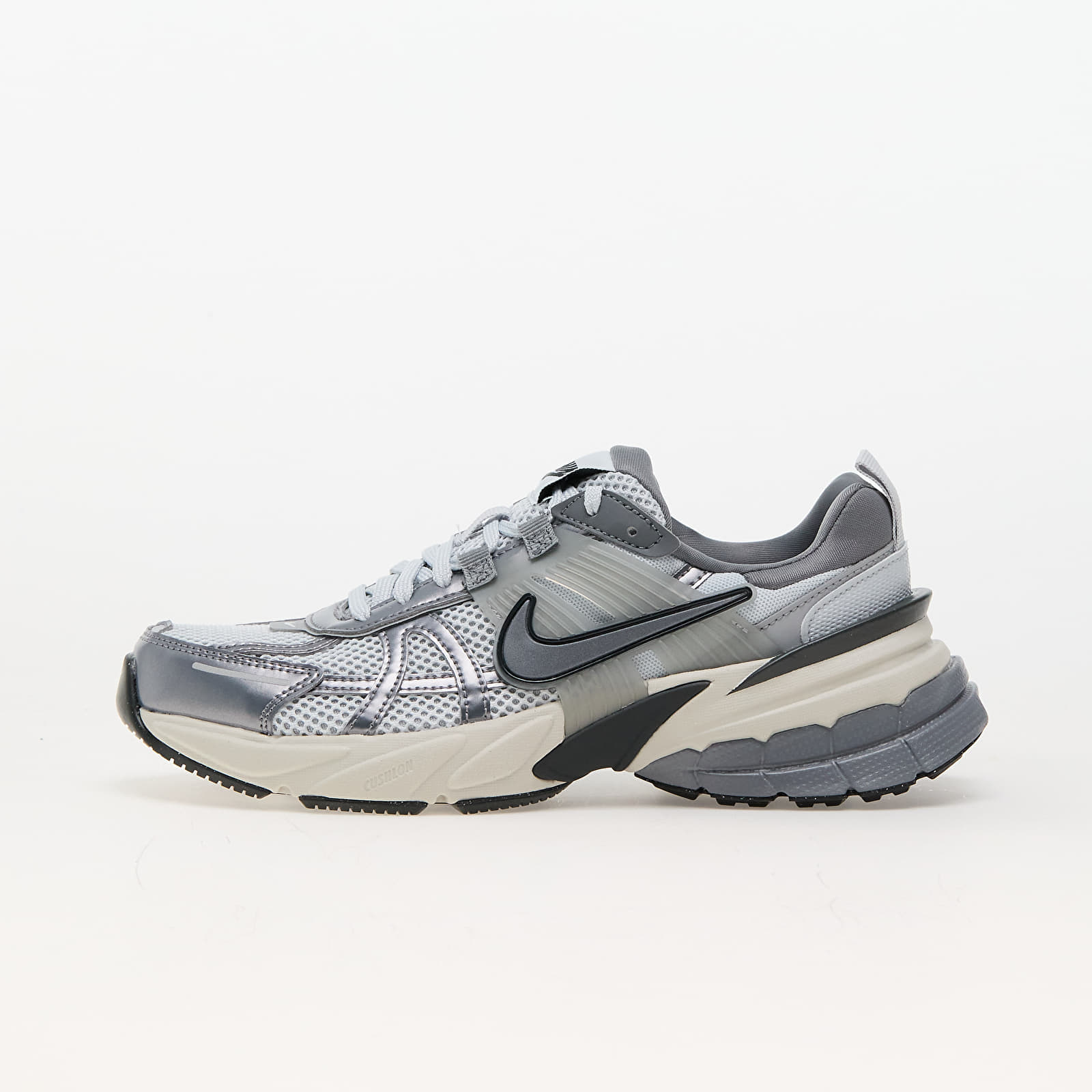 Дамски кецове и обувки Nike W V2K Run Pure Platinum/ Mtlc Cool Grey-Wolf Grey