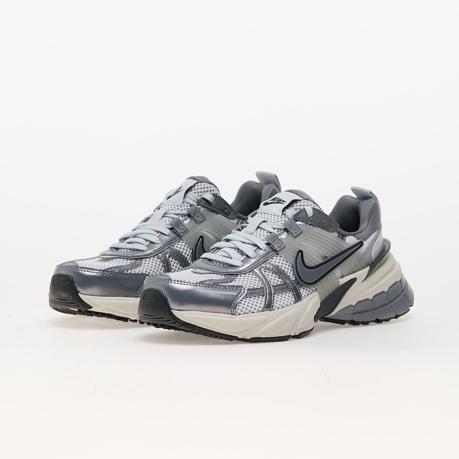 Damen Sneaker und Schuhe Nike W V2K Run Pure Platinum/ Mtlc Cool Grey-Wolf Grey
