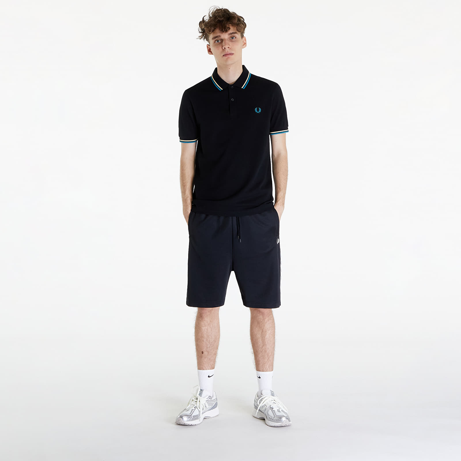Koszulki FRED PERRY Twin Tipped Fred Perry Shirt Black/ Ice Cream/ Cyber Blue