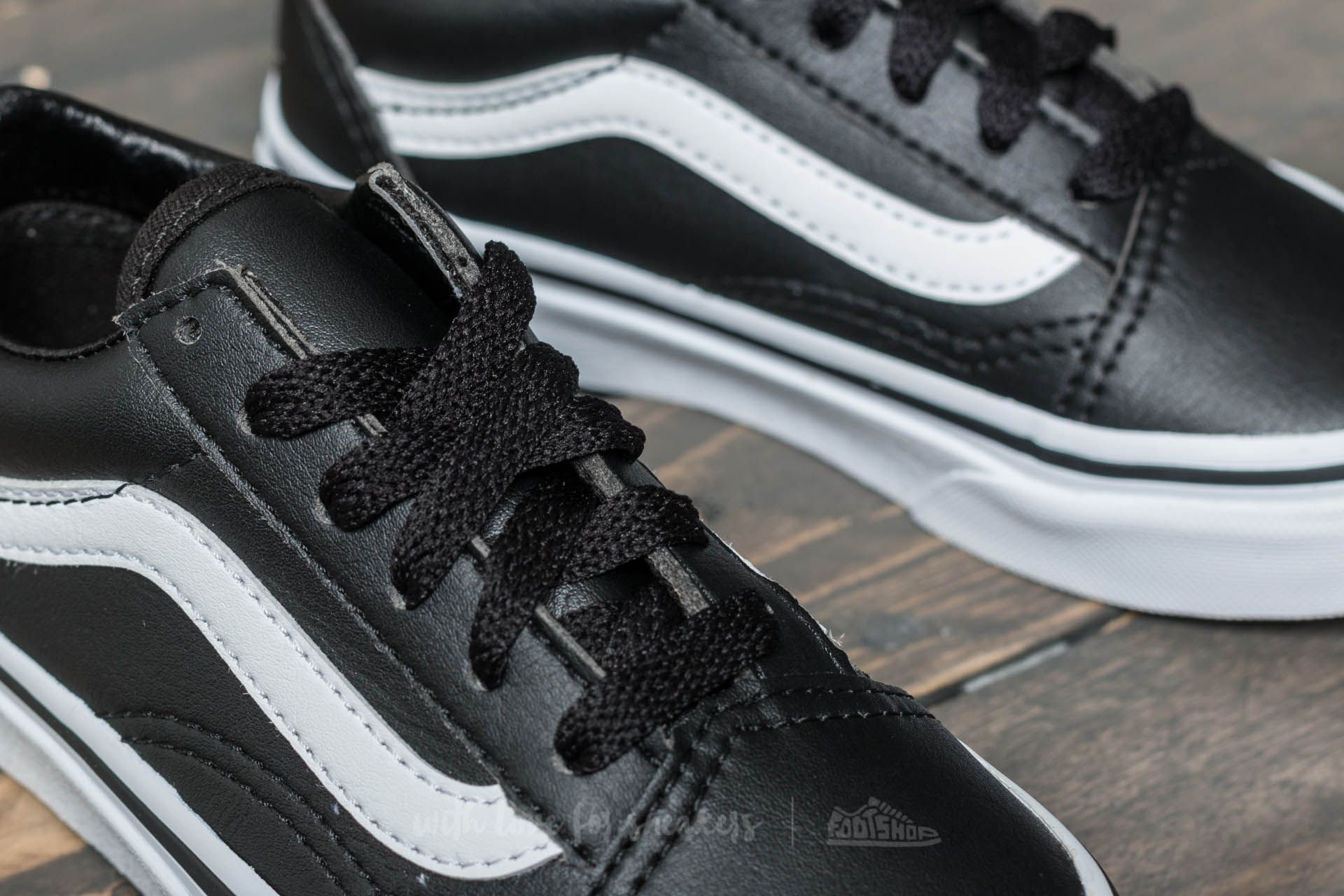 Vans classic tumble discount old skool white leather