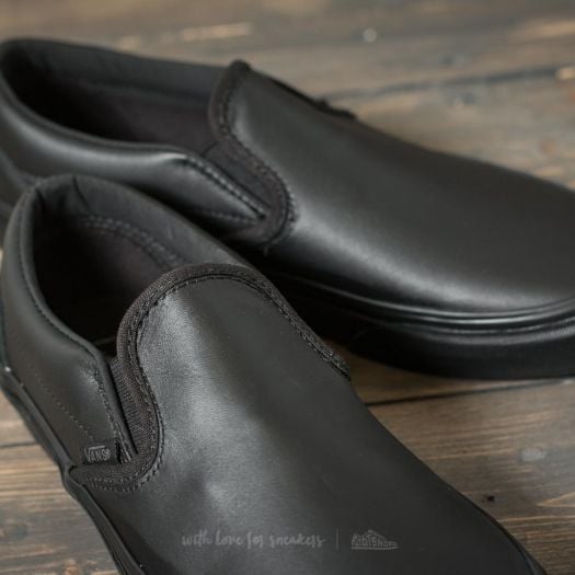 Vans slip on total black top