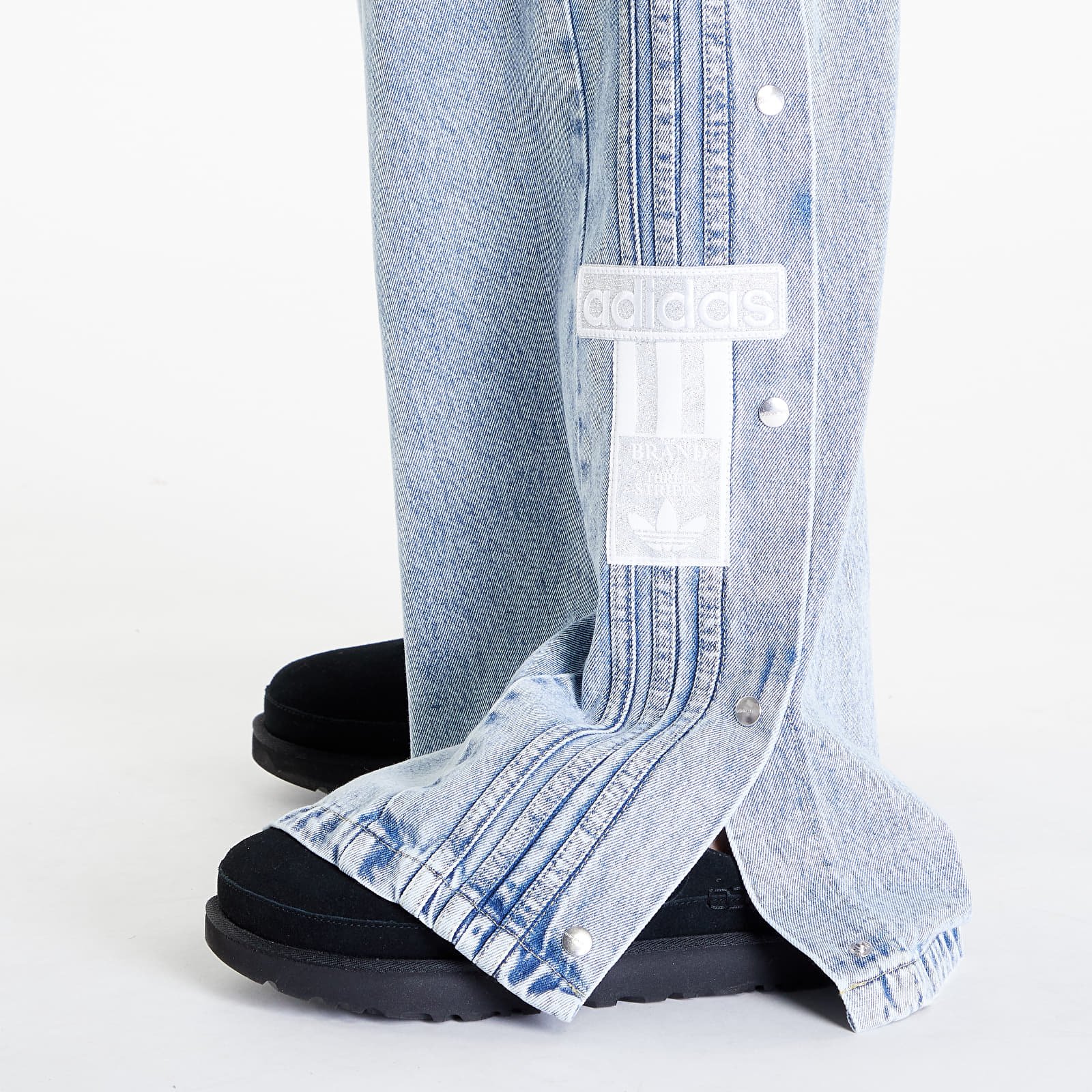 Jeans adidas Cs Denim Adibreak Pant Light Denim Footshop