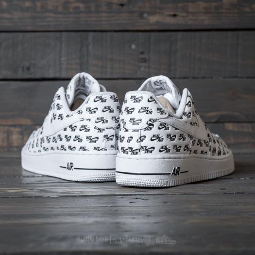 Nike Air Force 1 07 QS