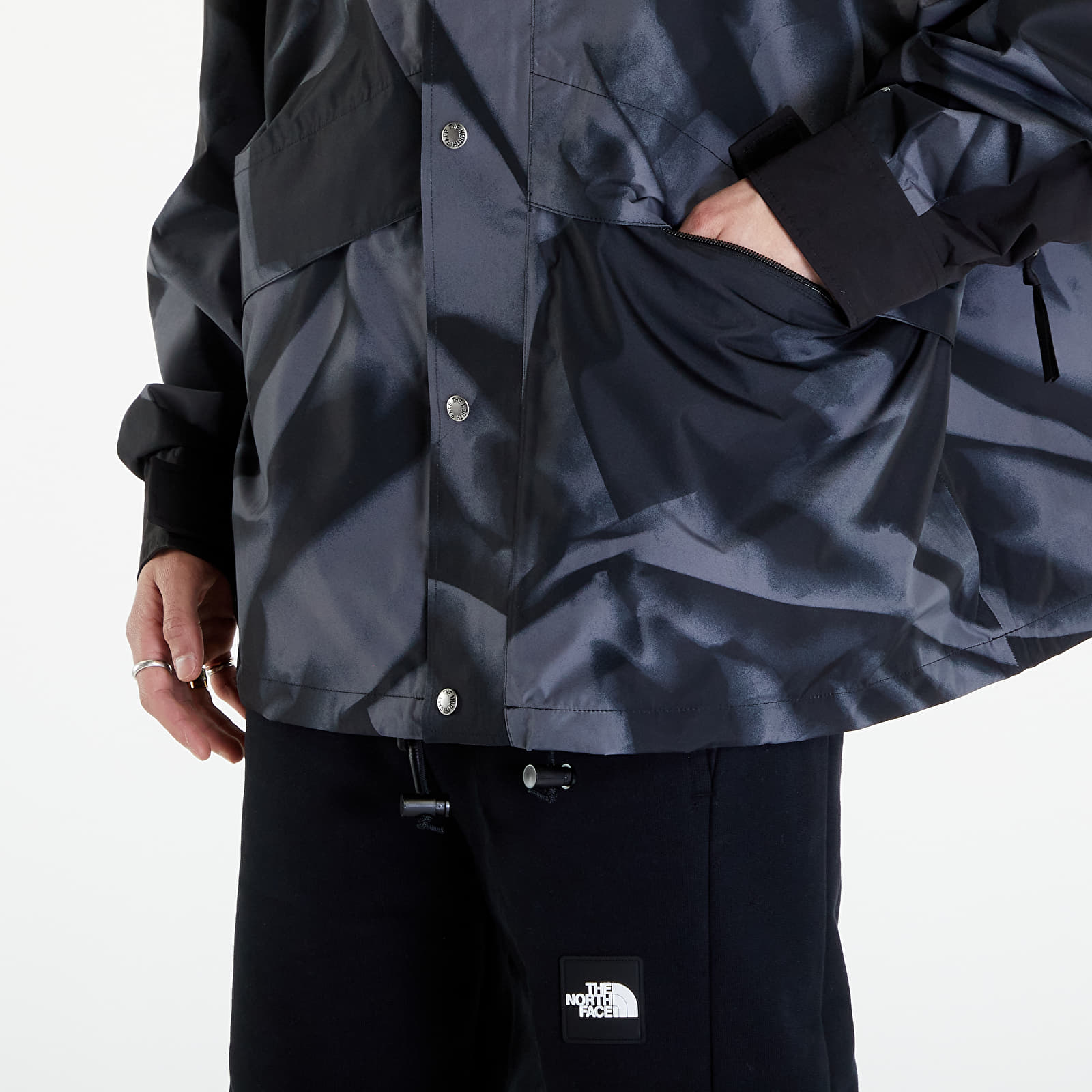 Dzsekik The North Face 86 Retro Mountain Jacket Smoked Smoked Pearl
