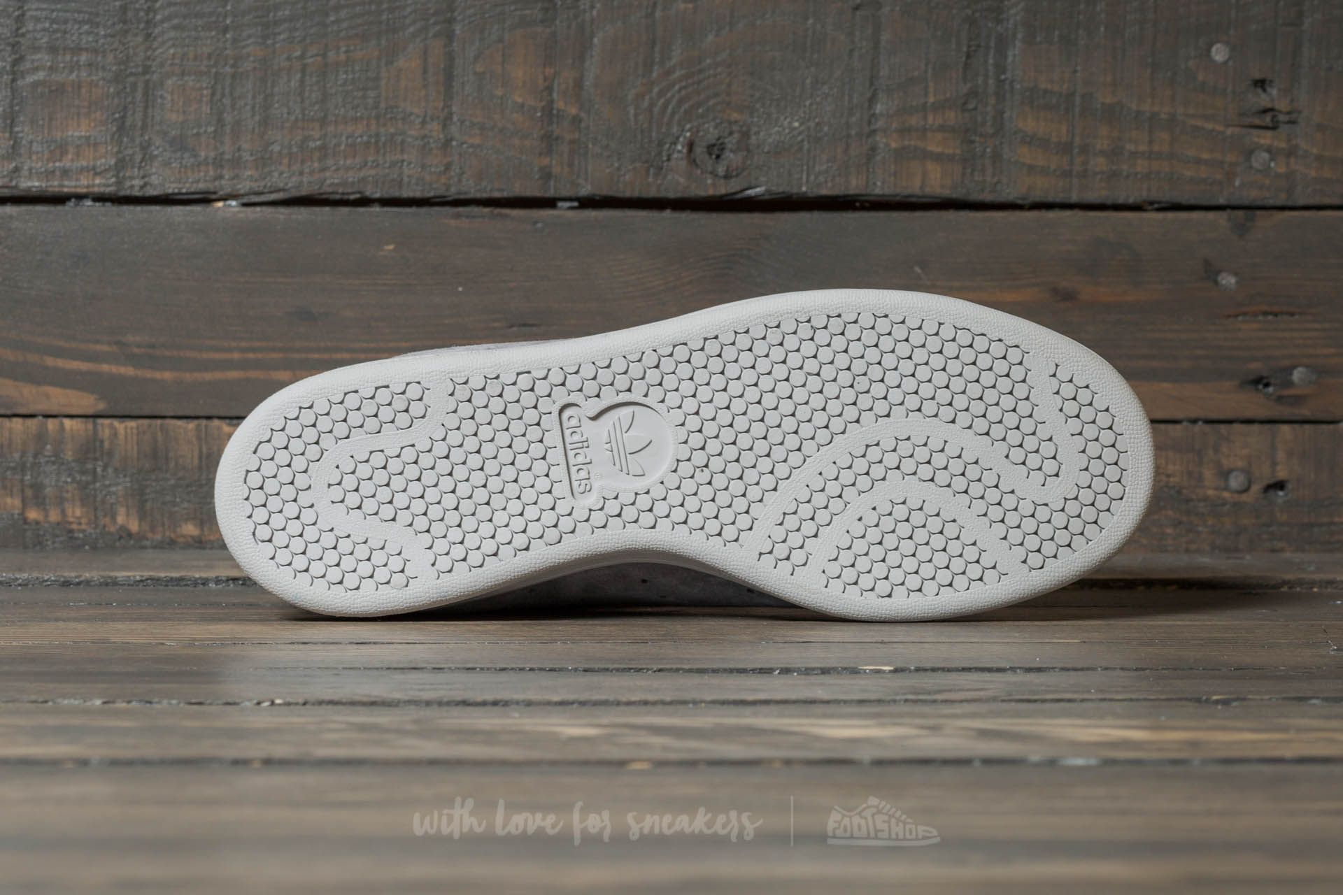 Adidas stan smith grey three e hotsell amp; grey five