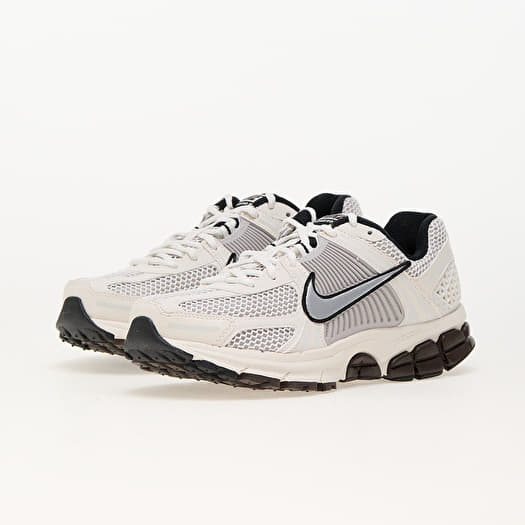 nike zoom vomero 270