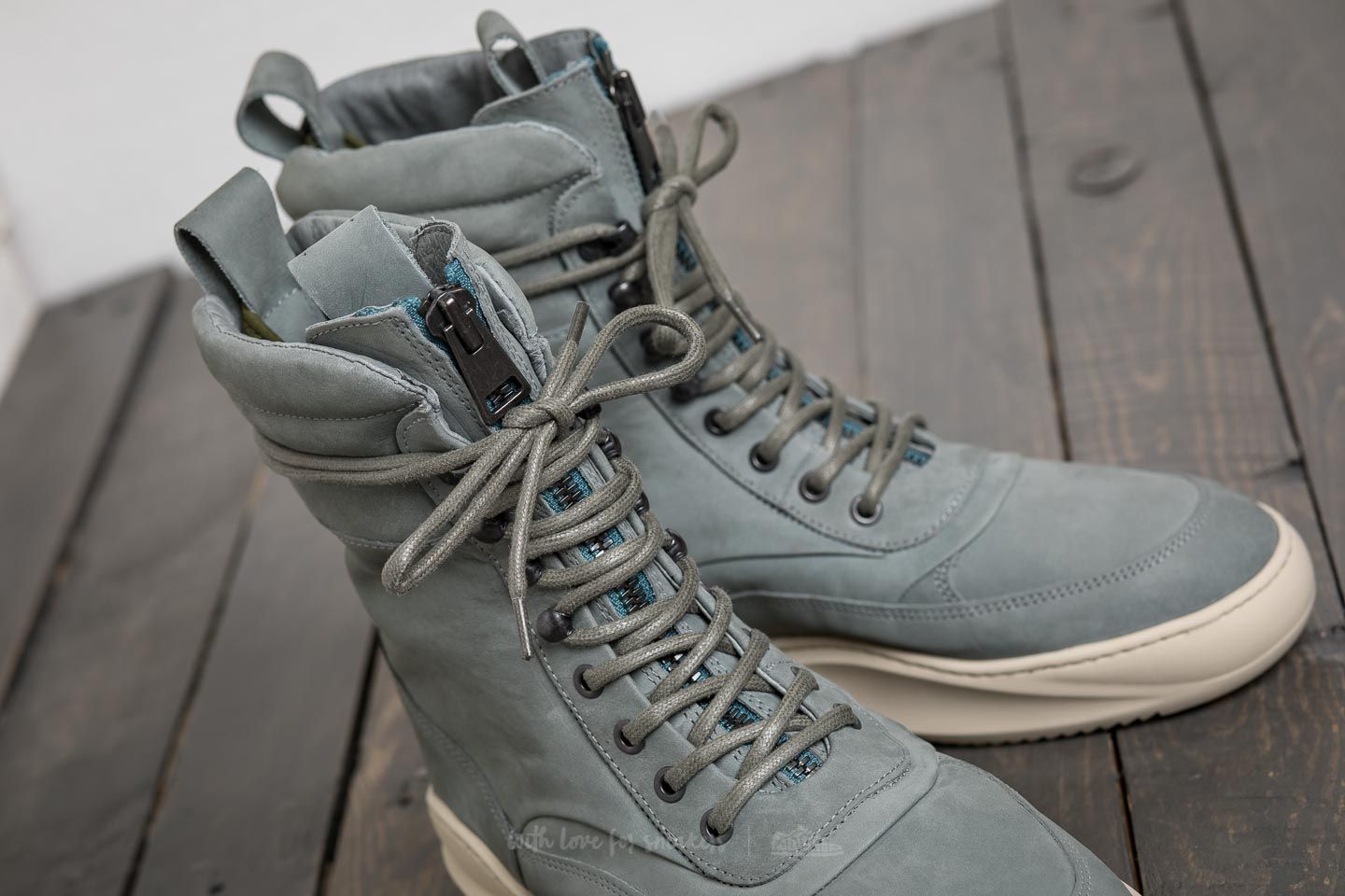 Filling pieces high field boot top