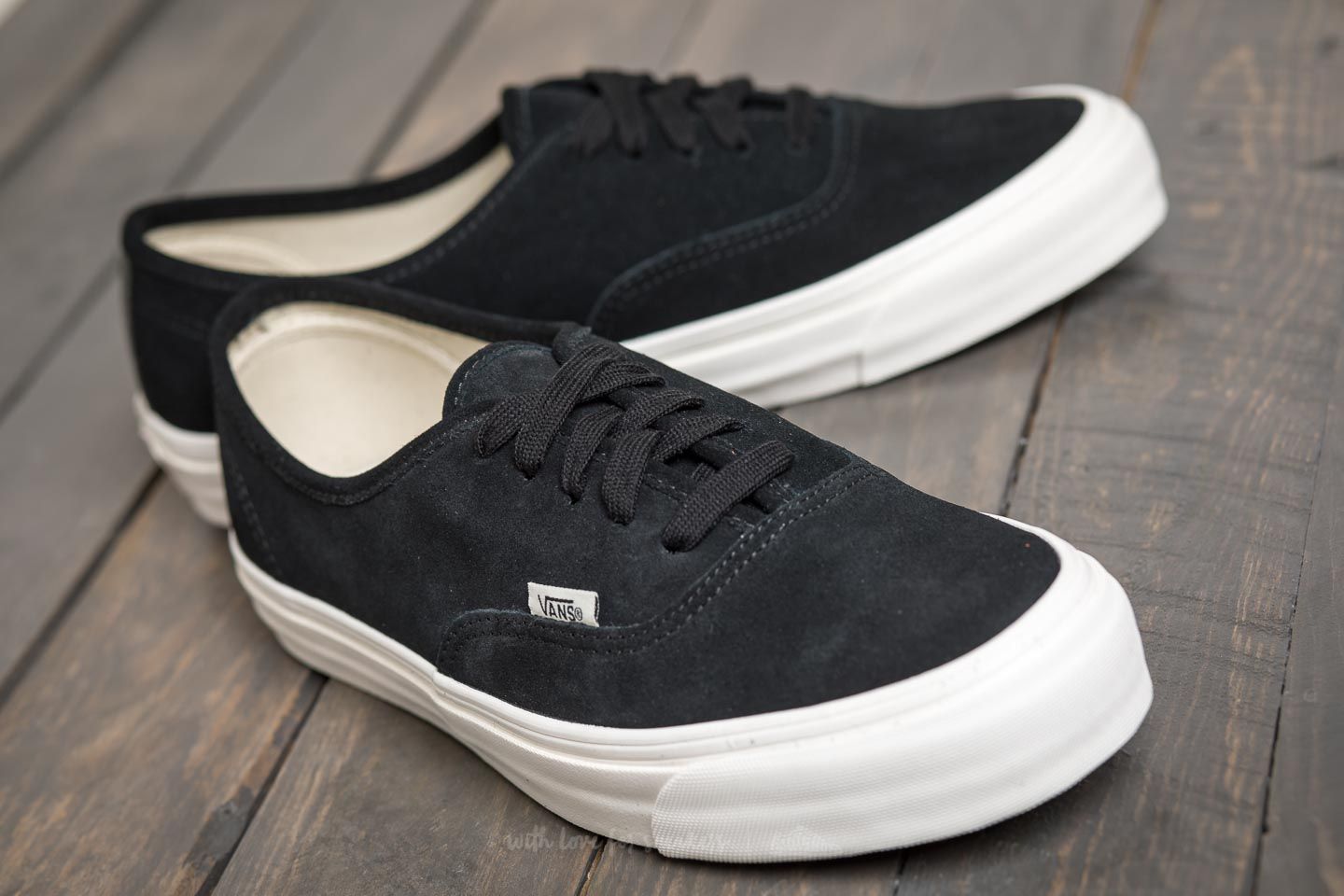 Black suede 2024 vans authentic