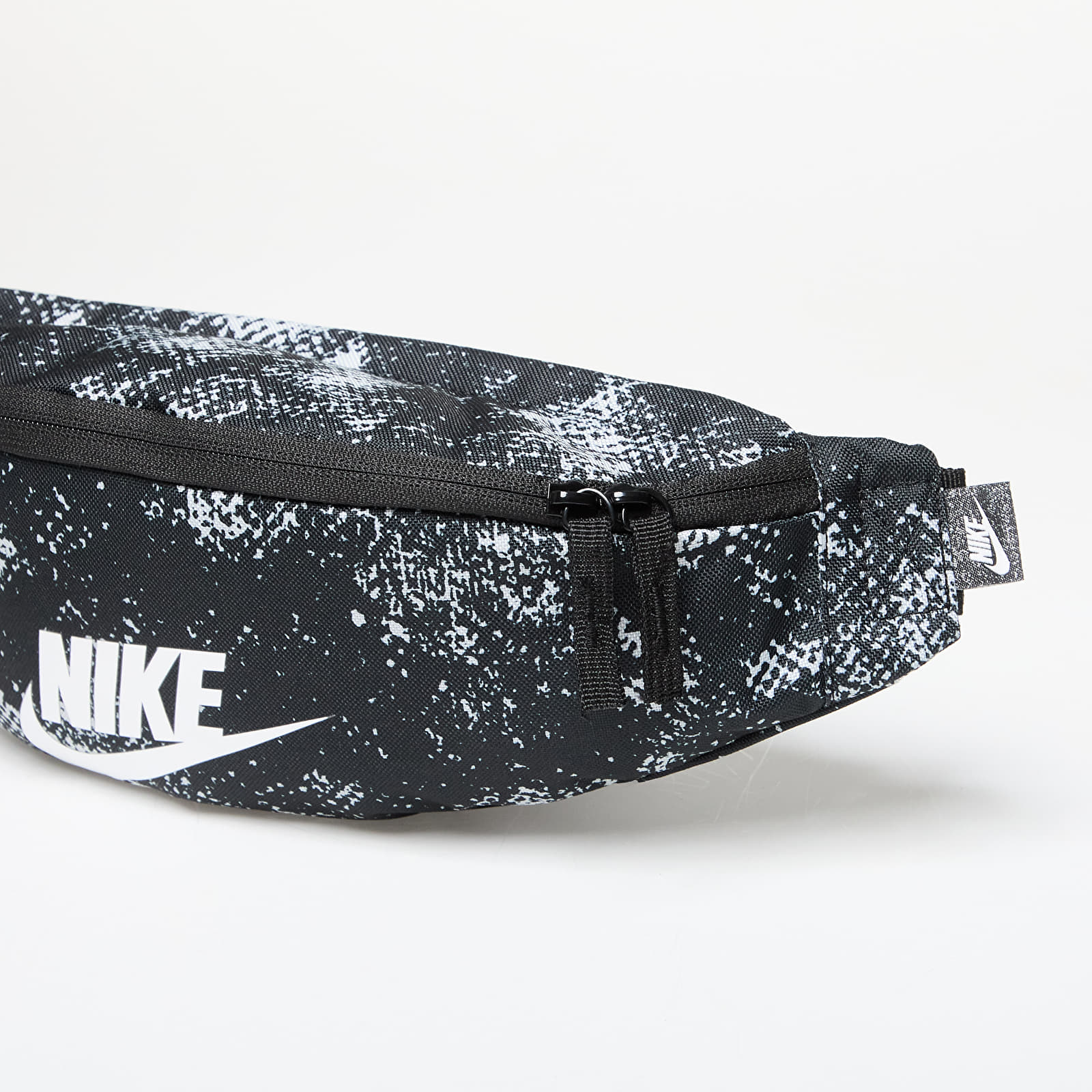 Ľadvinky Nike Heritage Hip Pack White/ Black/ Summit White