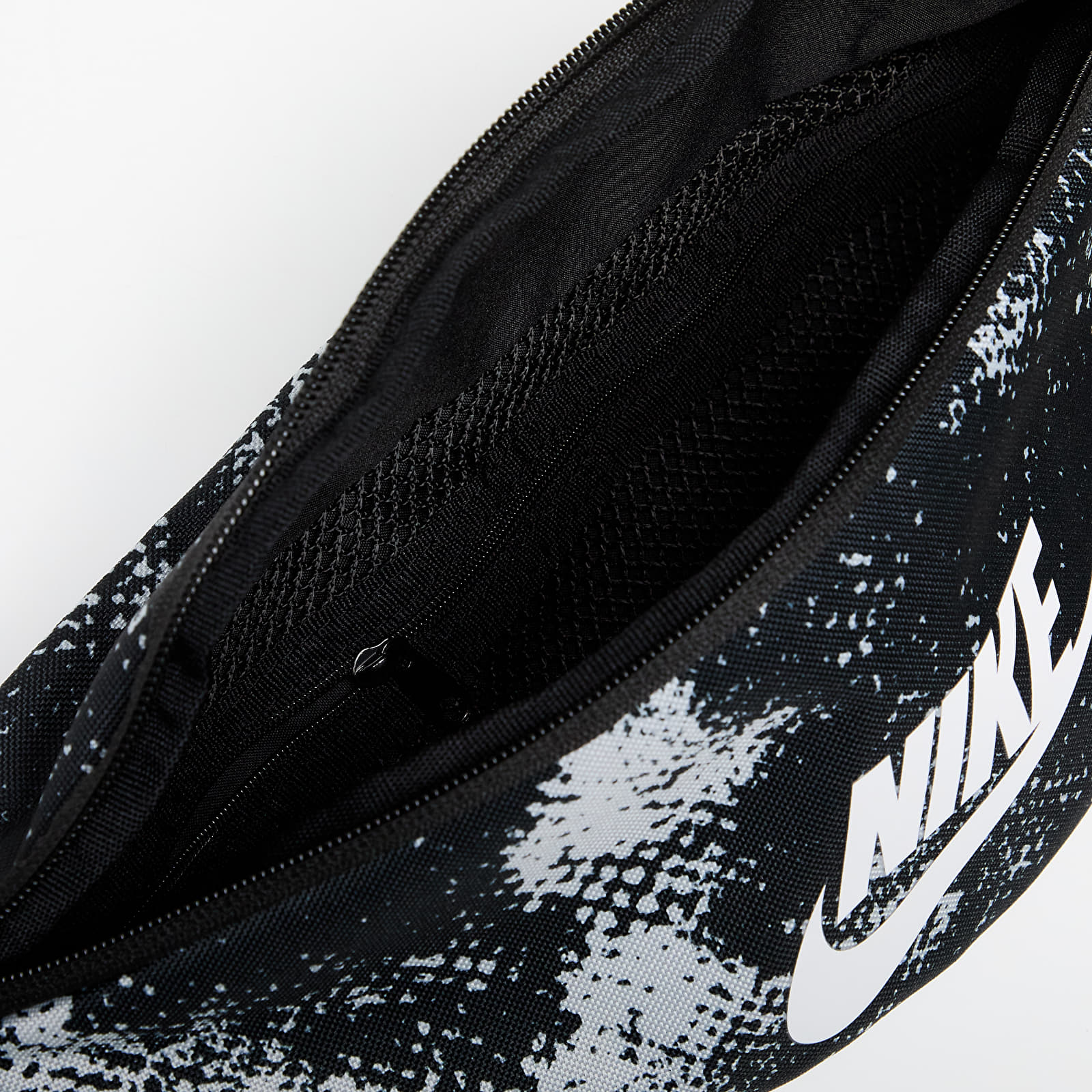 Ľadvinky Nike Heritage Hip Pack White/ Black/ Summit White