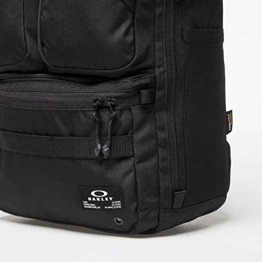 Backpacks Oakley Essential Backpack Blackout Footshop