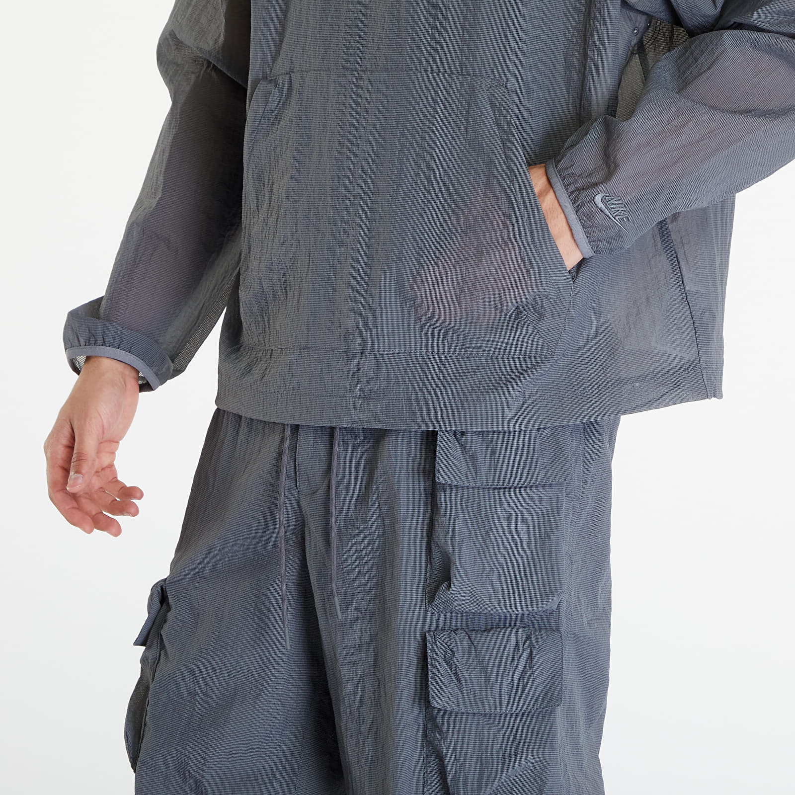 Džemperiai su gobtuvais ir džemperiai Nike Sportswear Tech Pack Men's Woven Mesh Pullover Iron Grey/ Iron Grey
