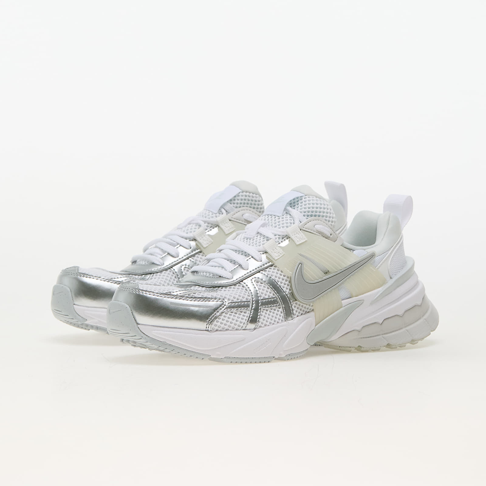 Naisten kengät Nike W V2K Run White/ Metallic Silver-Platinum Tint